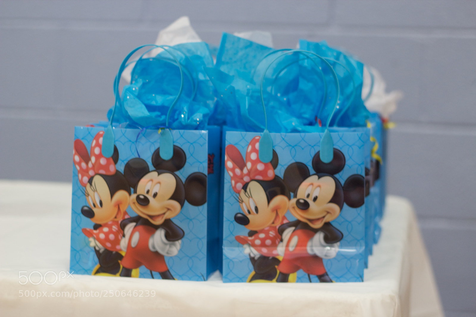 Canon EOS 600D (Rebel EOS T3i / EOS Kiss X5) sample photo. Blue for the boys photography