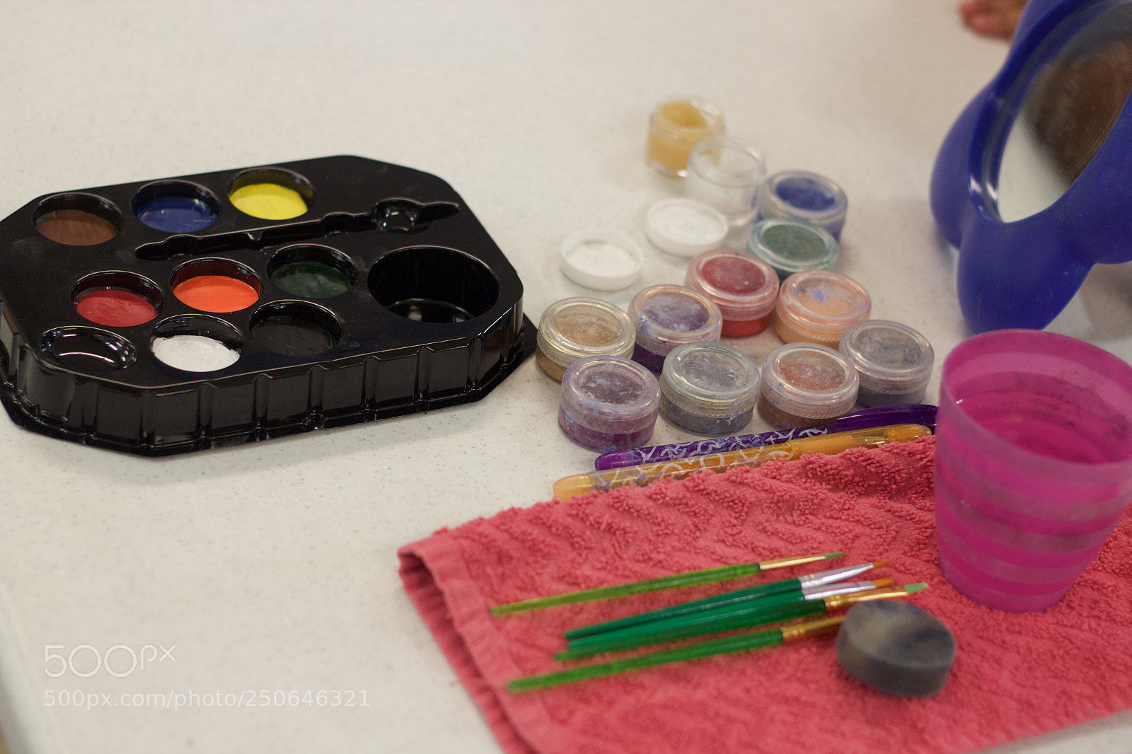 Canon EOS 600D (Rebel EOS T3i / EOS Kiss X5) sample photo. Face paint setup photography