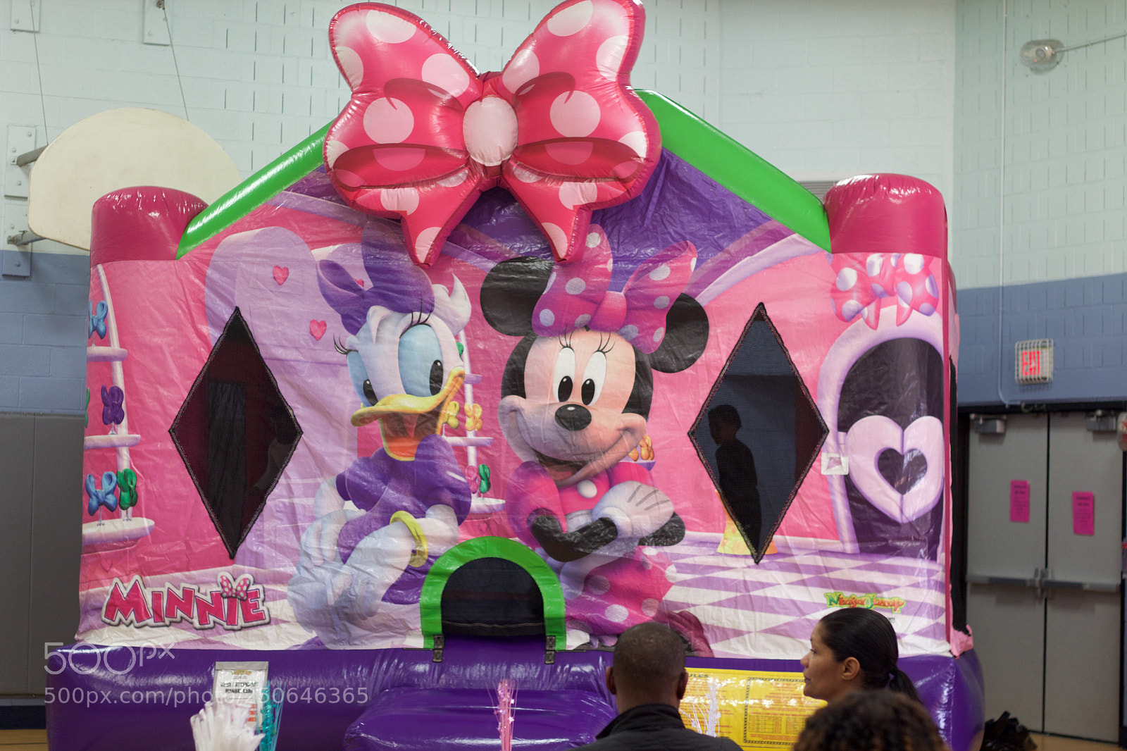 Canon EOS 600D (Rebel EOS T3i / EOS Kiss X5) sample photo. Minnie mouse moon bounce photography