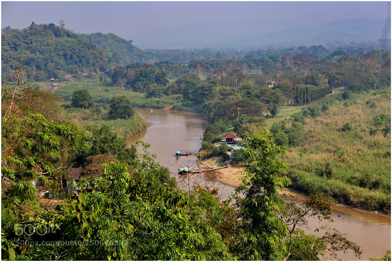 Canon EOS 6D + Canon EF 24-105mm F4L IS USM sample photo. Looking into myanmar photography