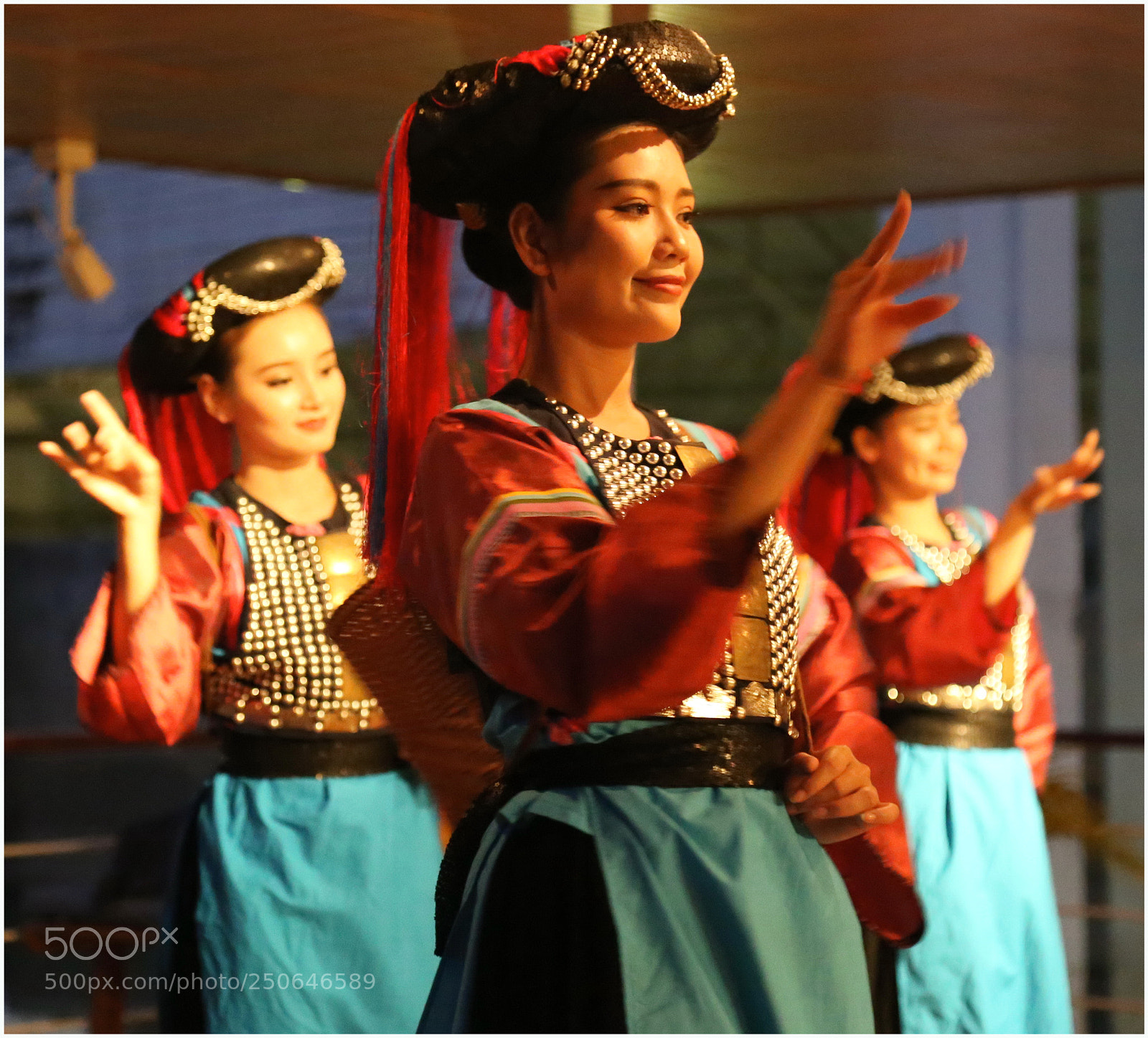Canon EOS 6D + Canon EF 24-105mm F4L IS USM sample photo. North thai folk dance photography
