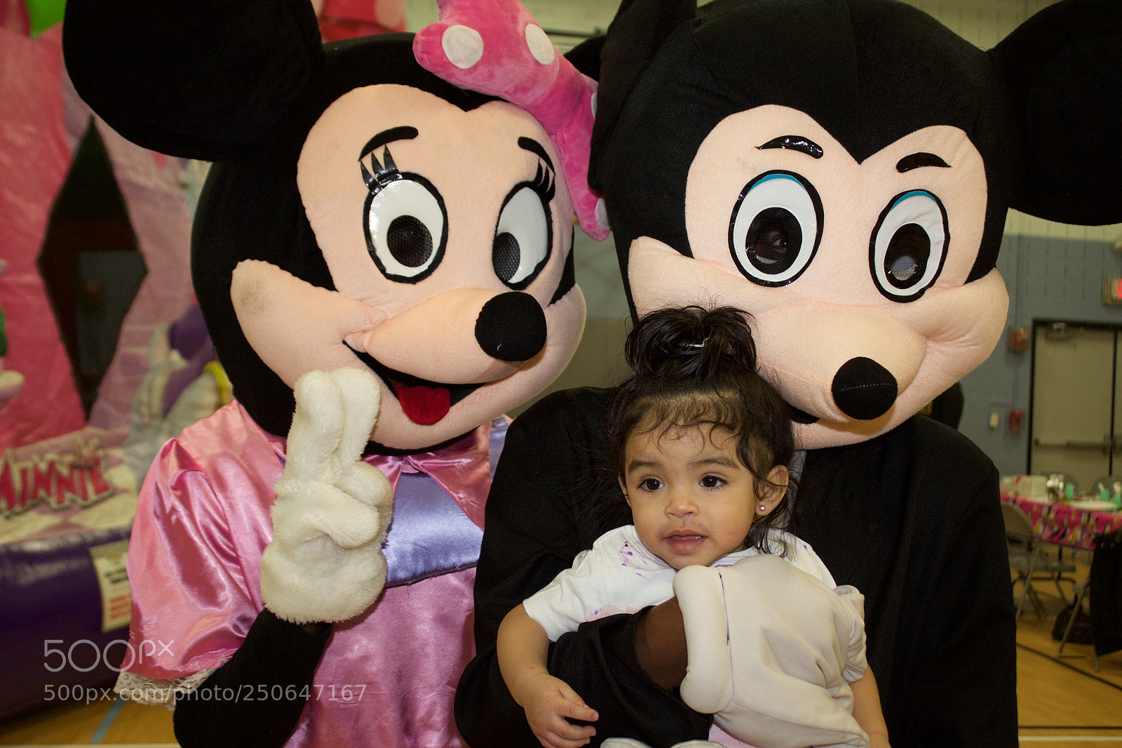 Canon EOS 600D (Rebel EOS T3i / EOS Kiss X5) sample photo. Her new friends photography