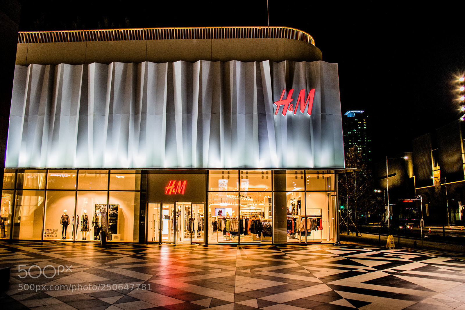 Canon EOS 77D (EOS 9000D / EOS 770D) sample photo. Songdo outlet, incheon, korea photography