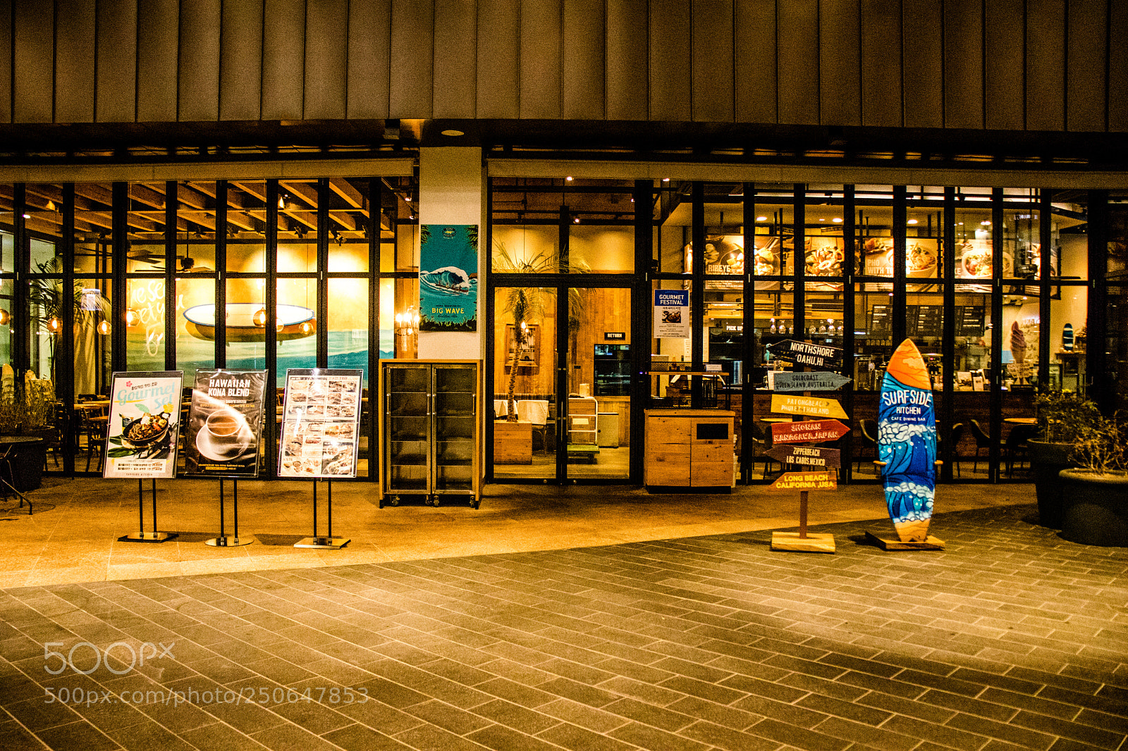 Canon EOS 77D (EOS 9000D / EOS 770D) sample photo. Songdo outlet, incheon, korea photography