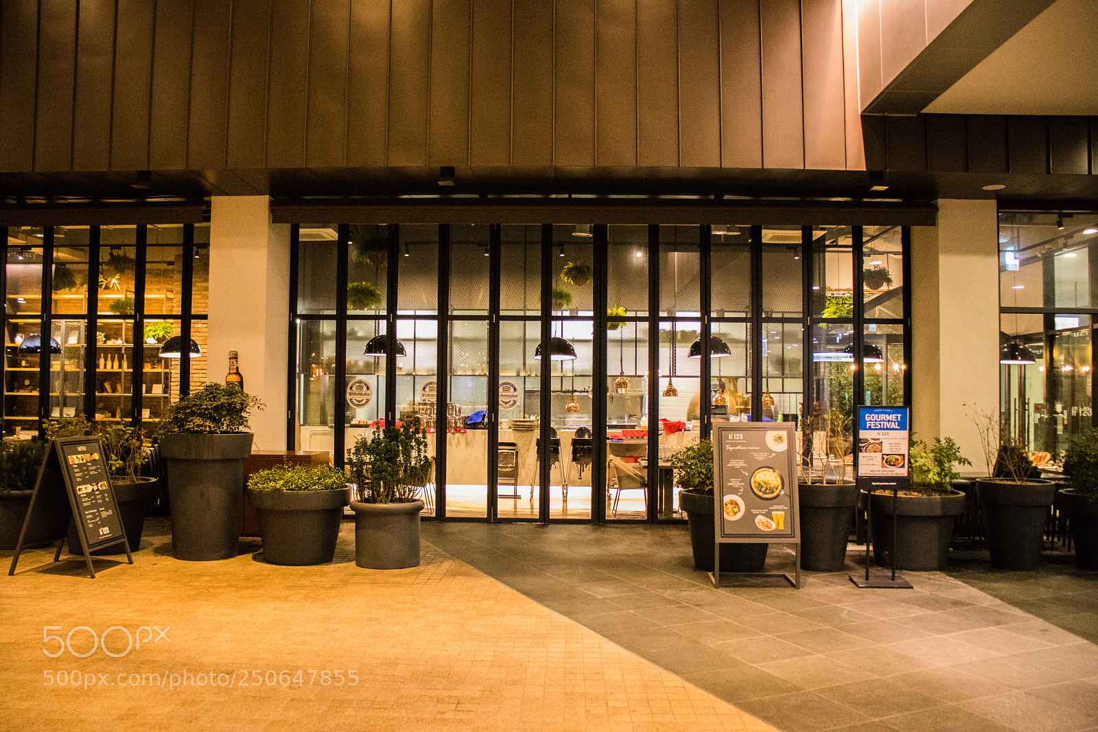 Canon EOS 77D (EOS 9000D / EOS 770D) sample photo. Songdo outlet, incheon, korea photography