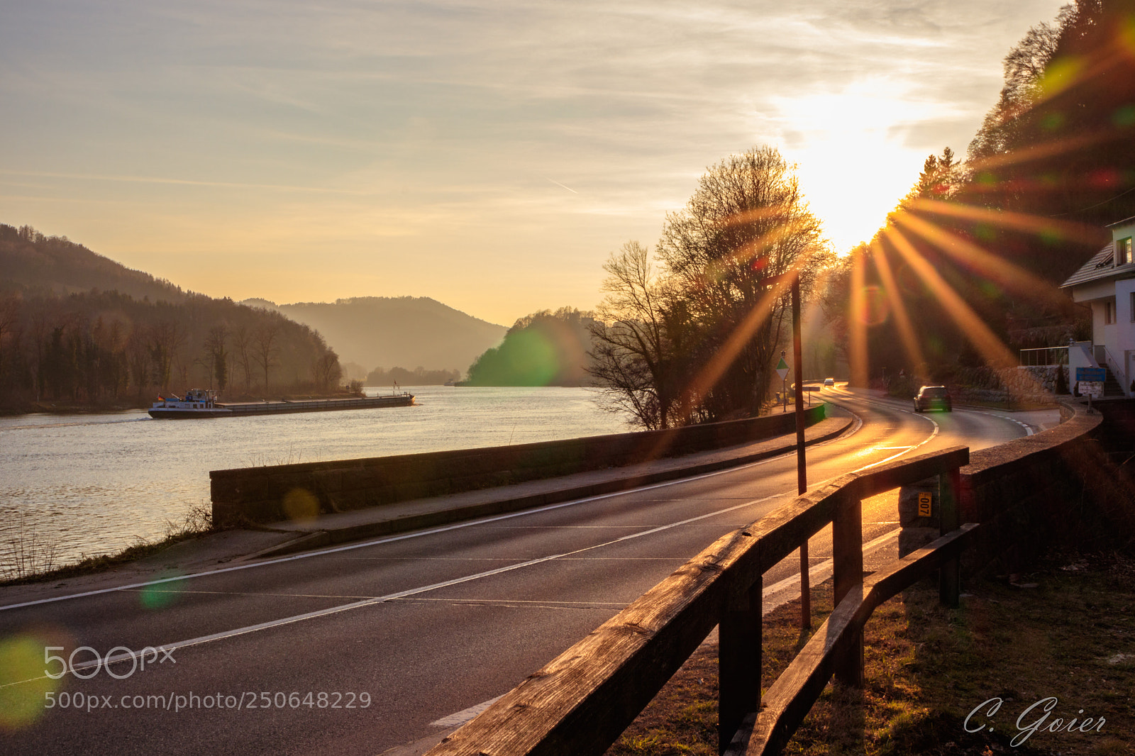 Canon EOS 77D (EOS 9000D / EOS 770D) sample photo. Against the sun no photography