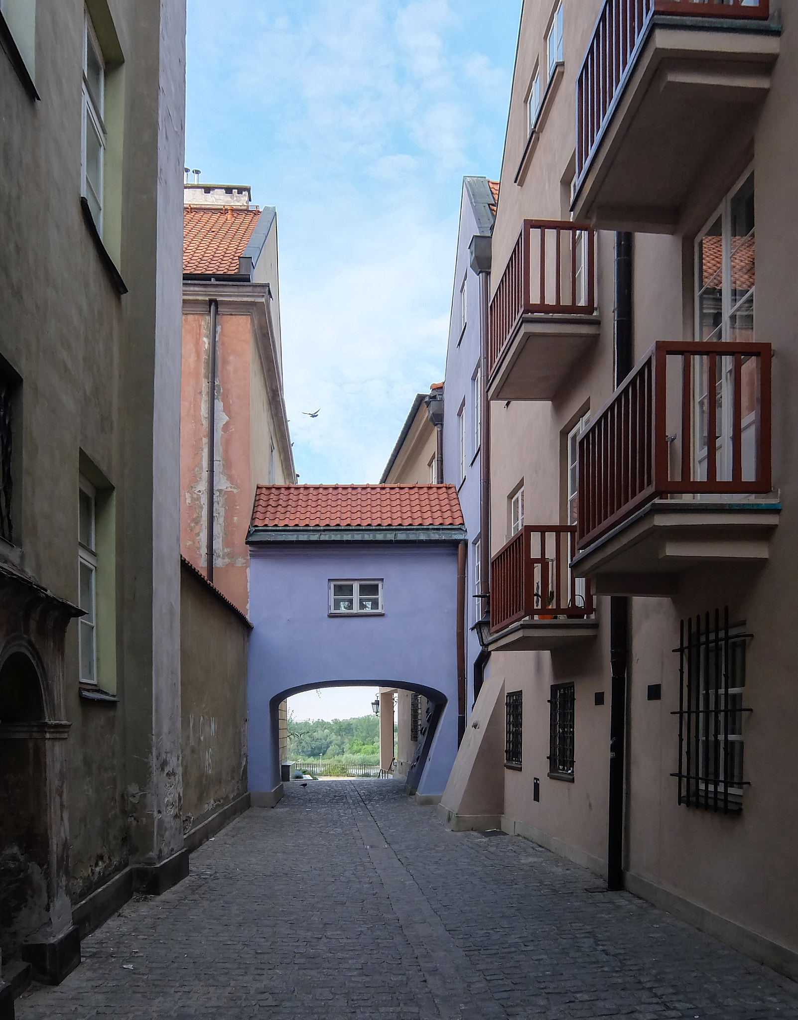 Fujifilm XQ1 sample photo. A nook of old warsaw. poland. photography