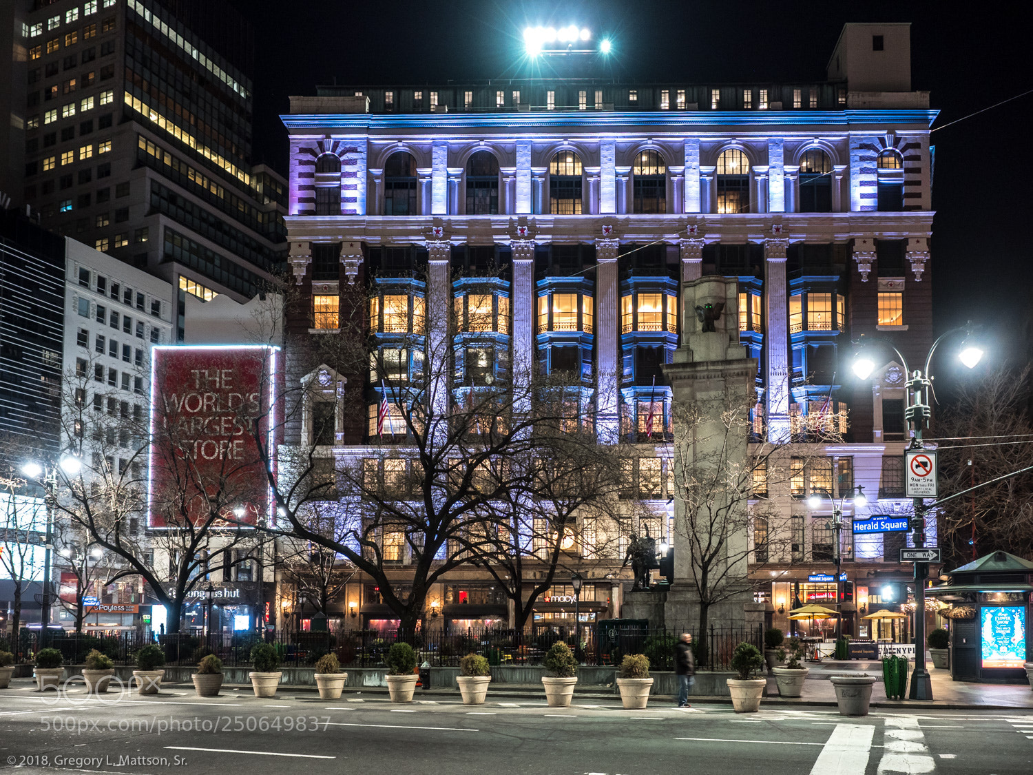 Olympus OM-D E-M1 Mark II sample photo. Macy's predawn photography