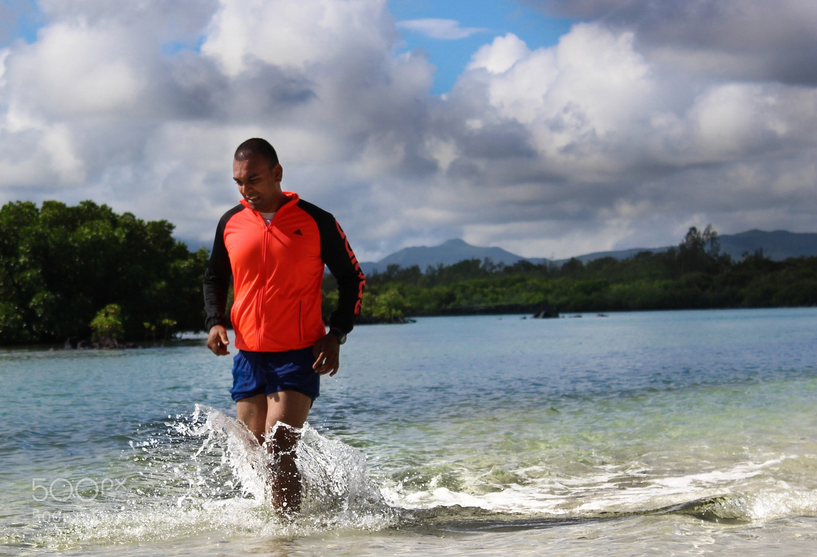 Canon EOS 100D (EOS Rebel SL1 / EOS Kiss X7) sample photo. Athlete training in sea photography