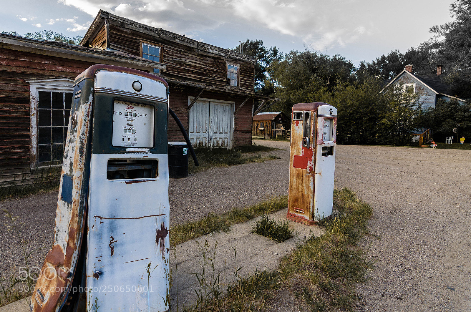 Nikon D5100 sample photo. Abandoned gas station photography