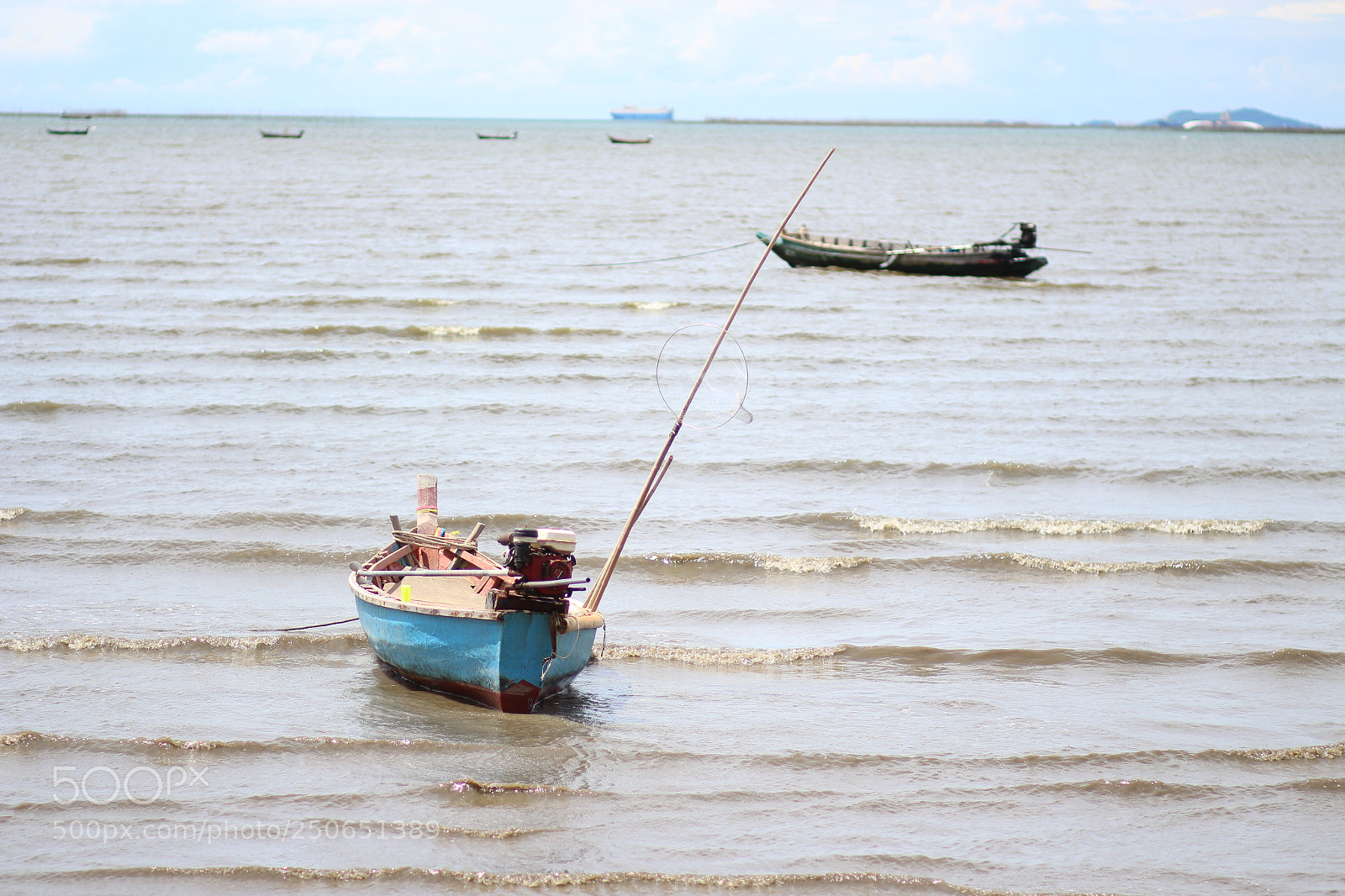 Canon EOS 700D (EOS Rebel T5i / EOS Kiss X7i) + Canon EF 85mm F1.8 USM sample photo. Caravel moored at the photography