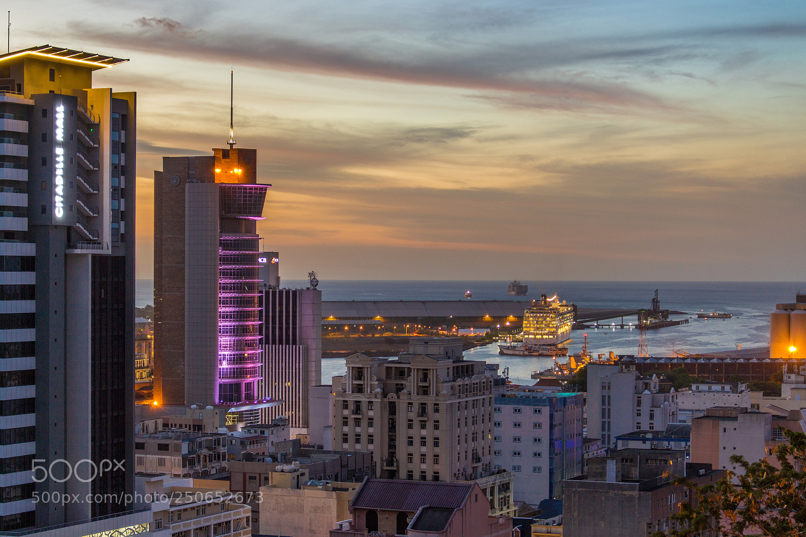 Canon EOS 700D (EOS Rebel T5i / EOS Kiss X7i) sample photo. Sunset city of port photography