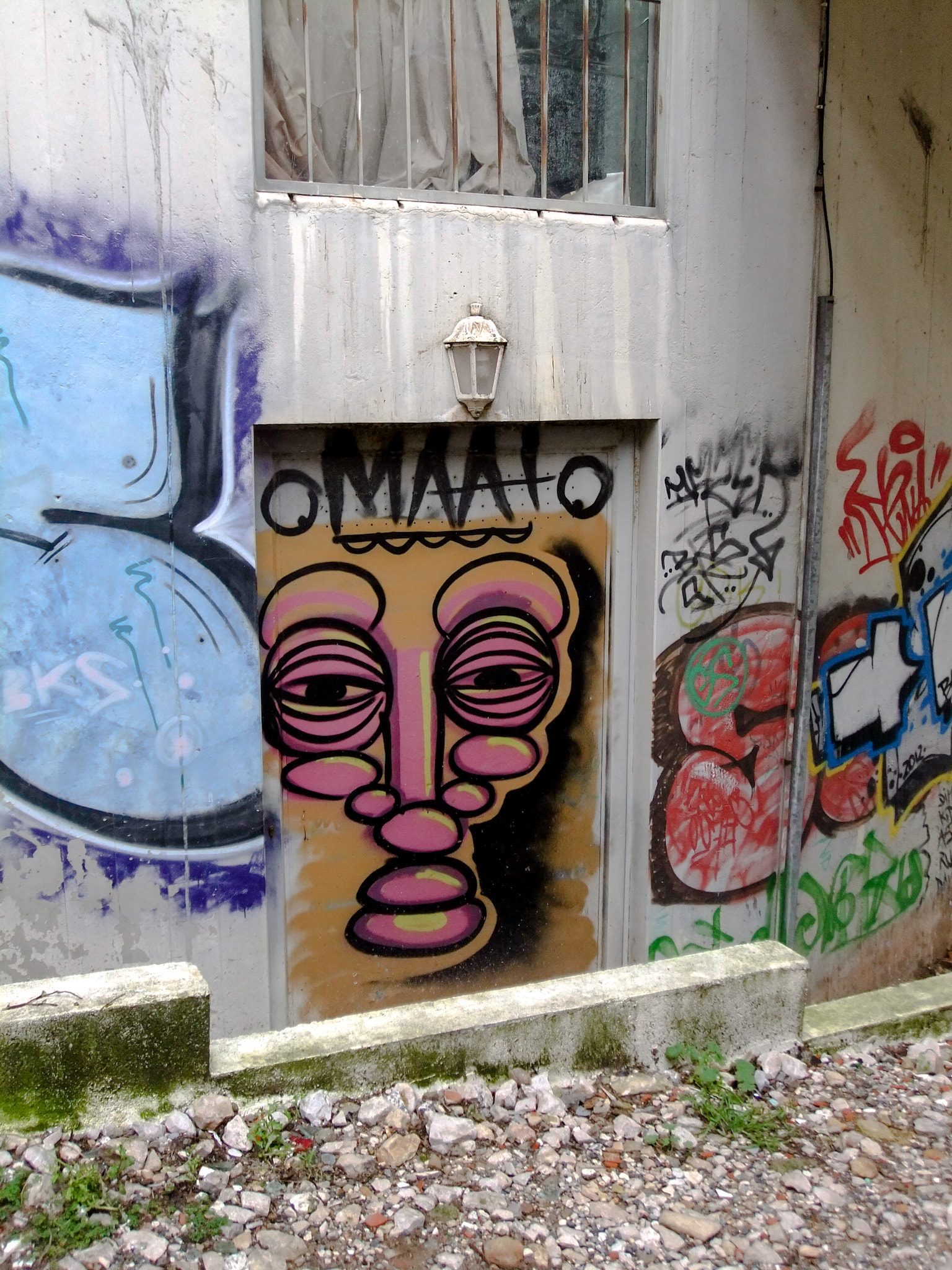 FujiFilm FinePix Z800EXR (FinePix Z808EXR) sample photo. Urban art photography