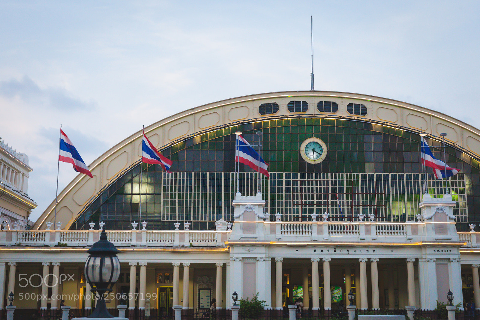 Canon EOS 5D Mark II sample photo. Bangkok train station photography