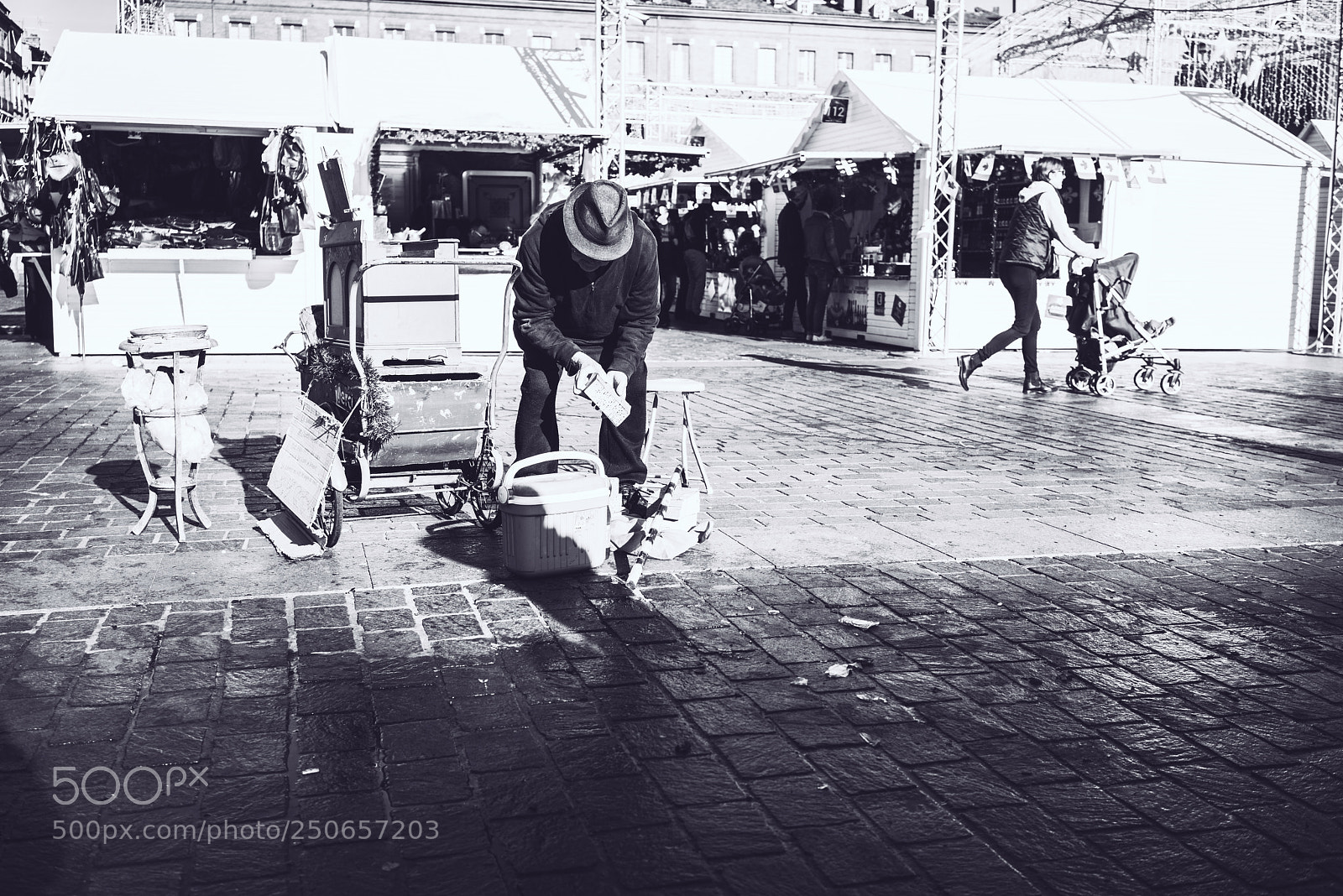 Sony a7R sample photo. Man in toulouse photography