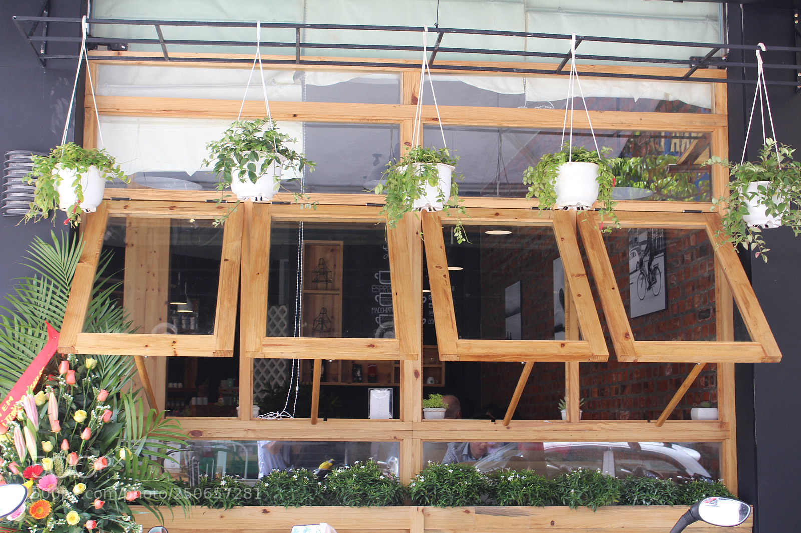 Canon EOS 700D (EOS Rebel T5i / EOS Kiss X7i) sample photo. Coffee house photography