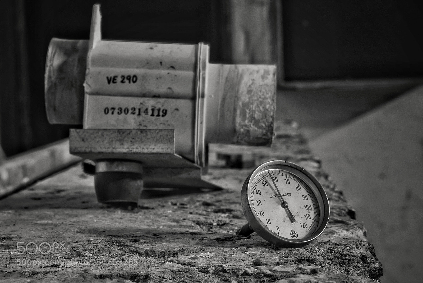 Nikon D3300 sample photo. Old temperature gauge photography