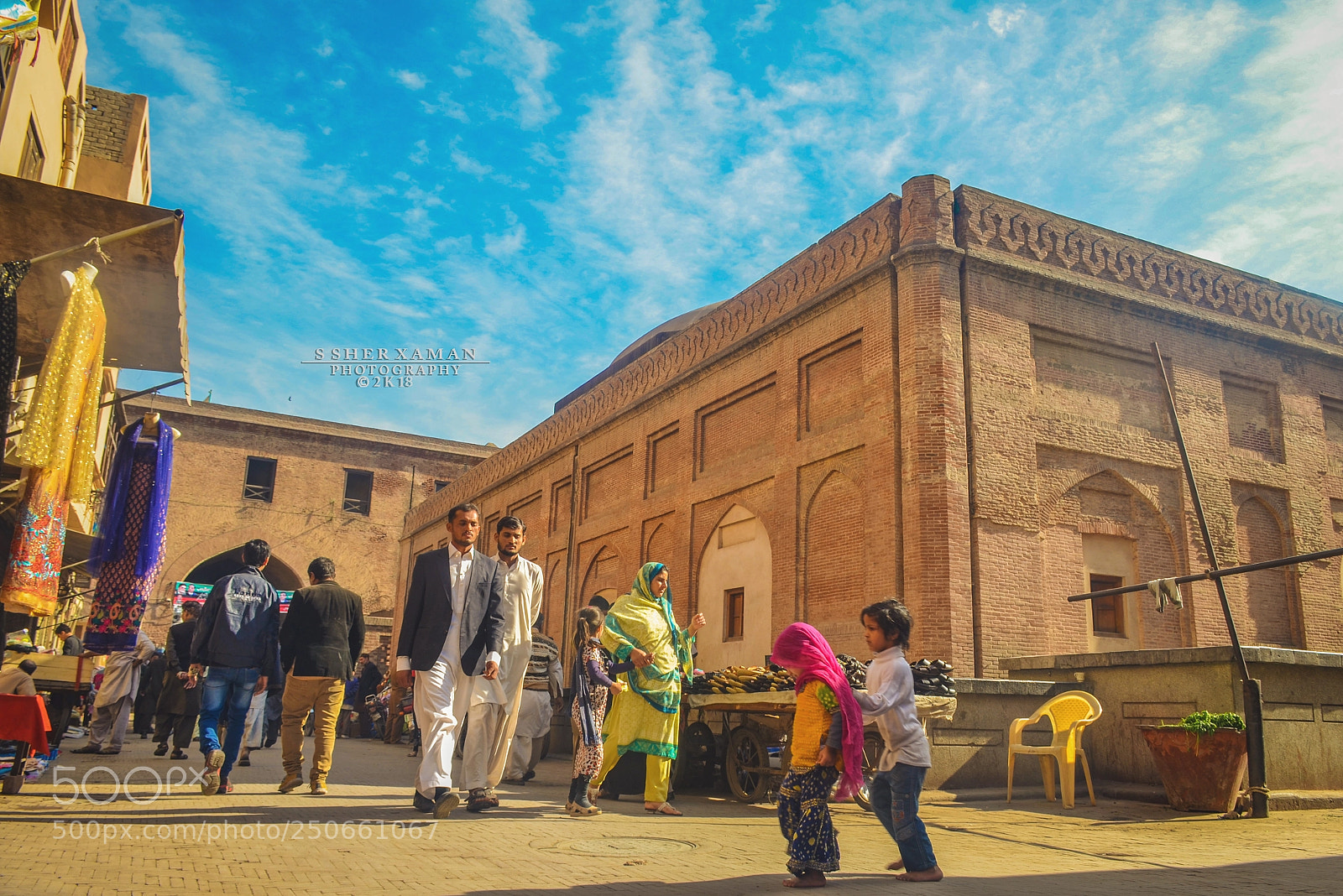 Nikon D7000 sample photo. Busy life photography