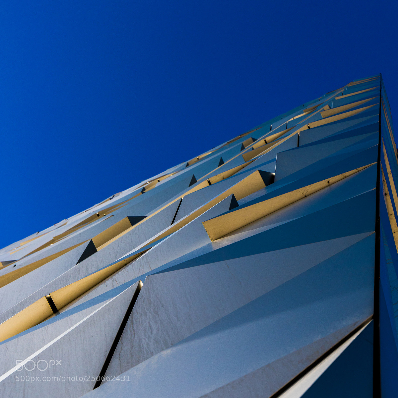 Canon EOS 5D Mark IV sample photo. Titanic museum photography