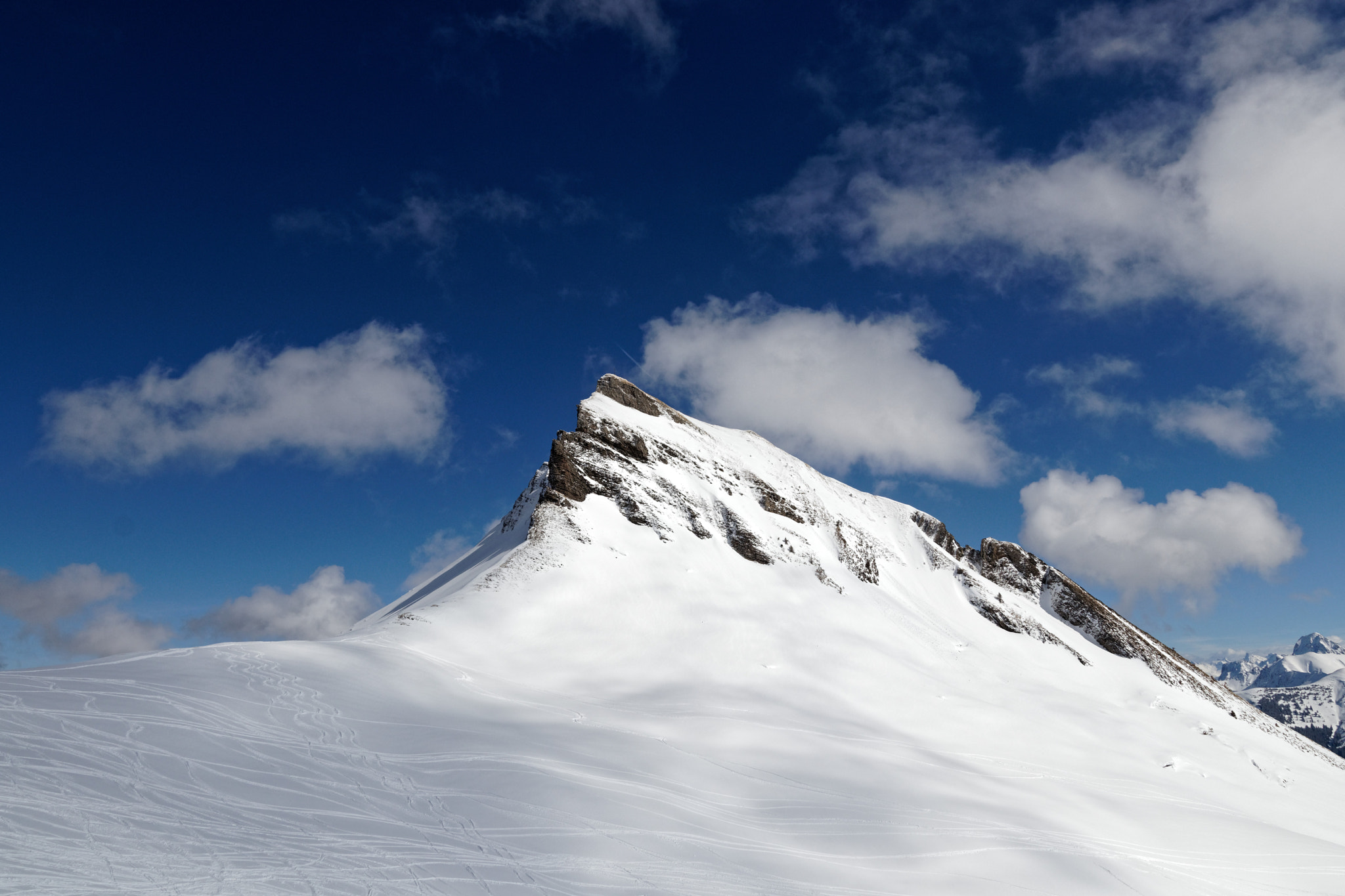 Tamron SP AF 17-50mm F2.8 XR Di II LD Aspherical (IF) sample photo. Mountain peak photography