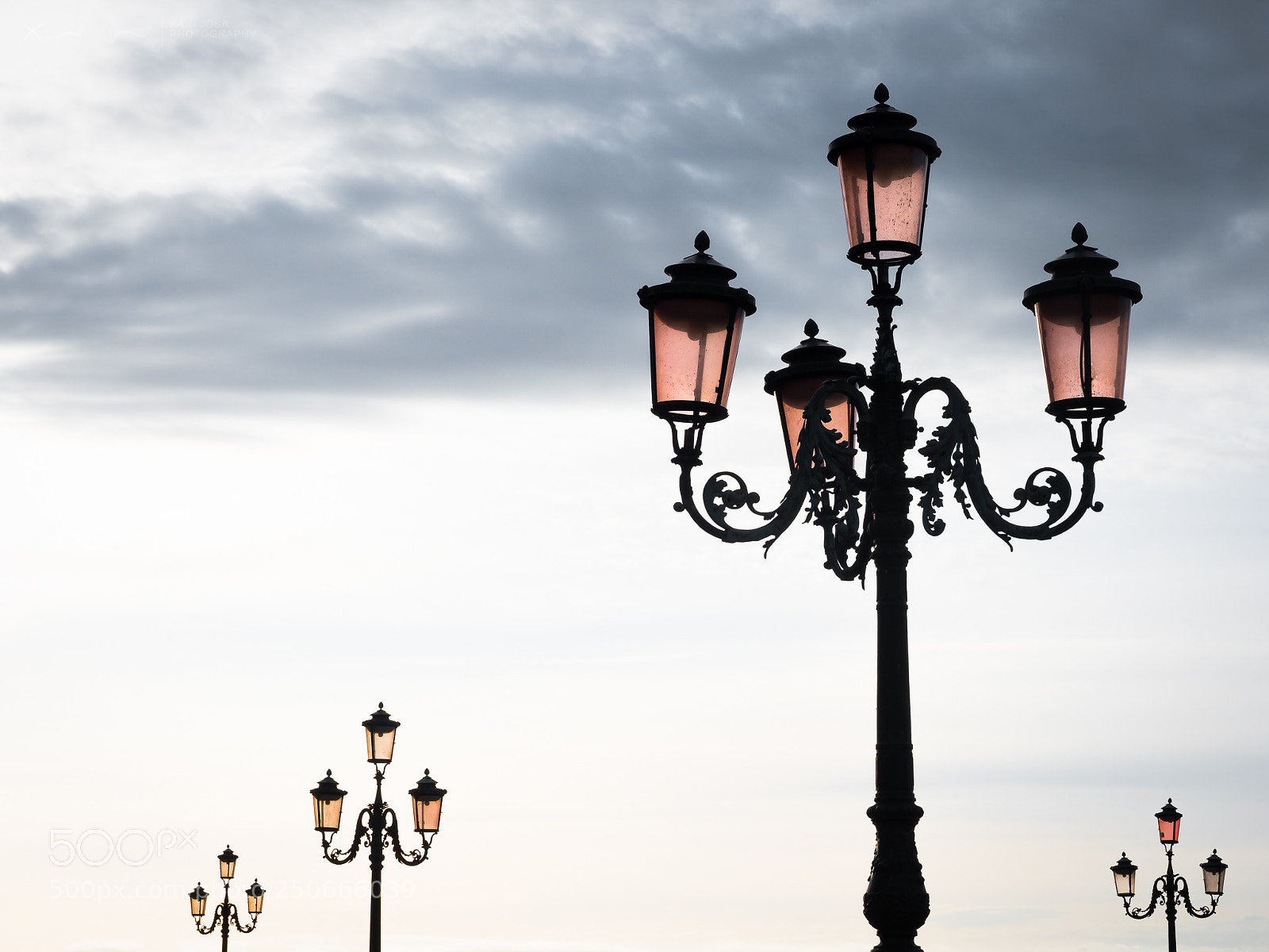 Olympus OM-D E-M1 Mark II sample photo. Lighting the sky.. photography