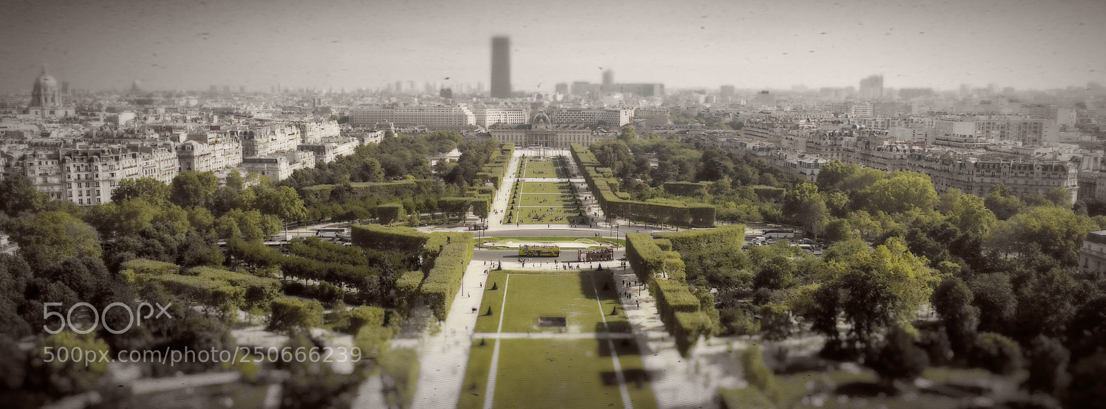 Fujifilm X-Pro1 sample photo. Undated paris champ de photography