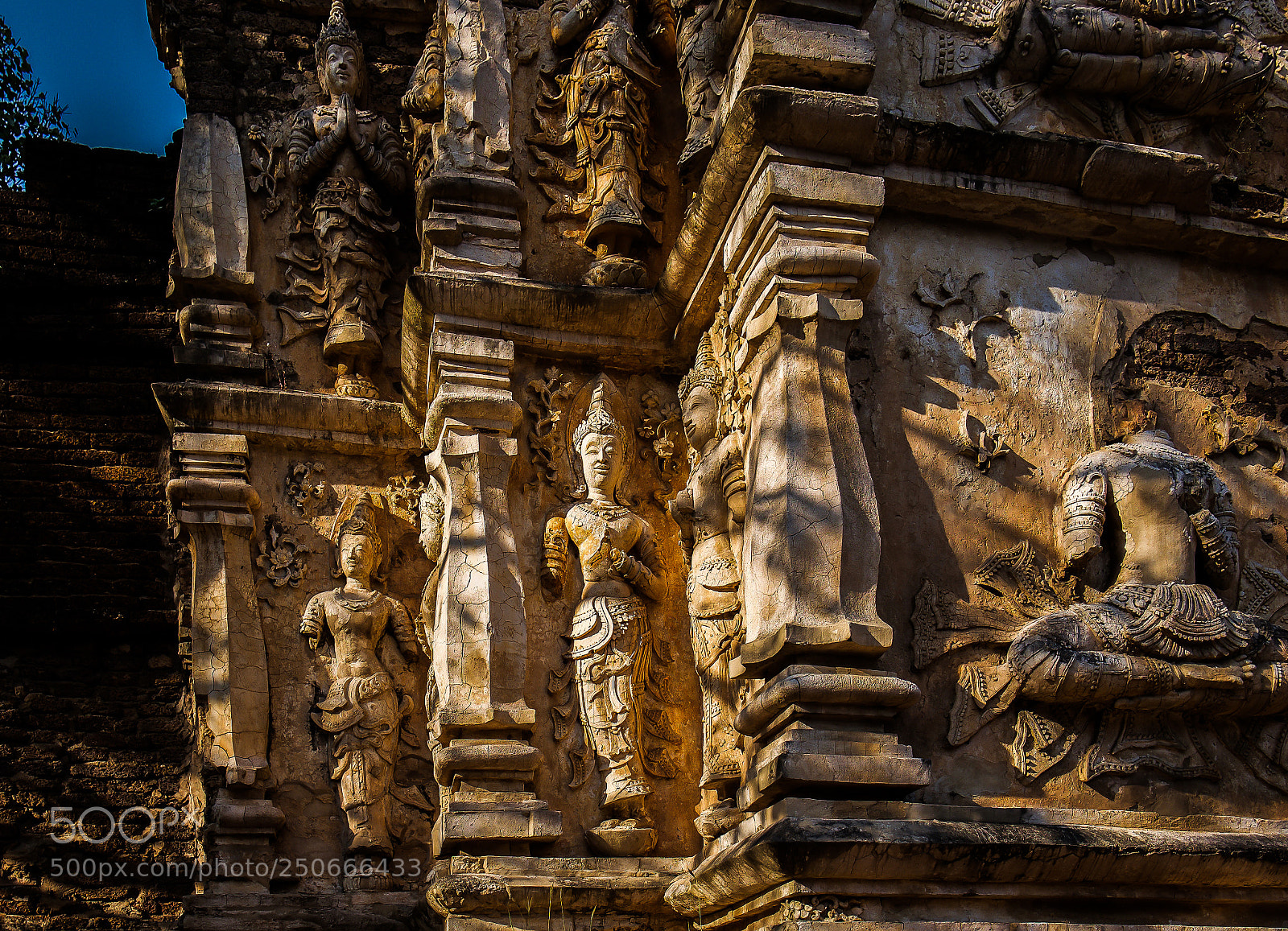 Leica Q (Typ 116) sample photo. Wat chet yod (detail). photography