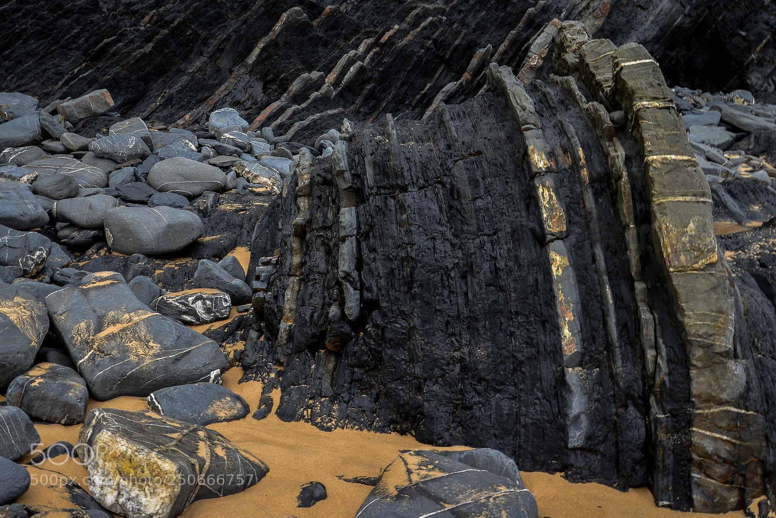 Nikon D600 sample photo. Rocha colorida na praia photography