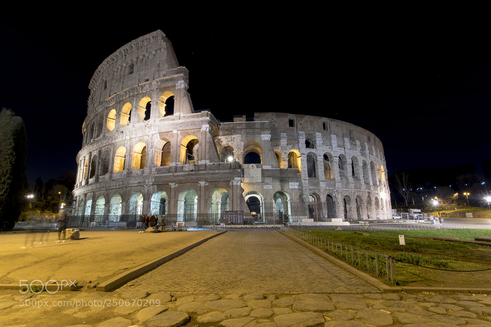 Canon EOS 77D (EOS 9000D / EOS 770D) sample photo. Colosseum in rome photography