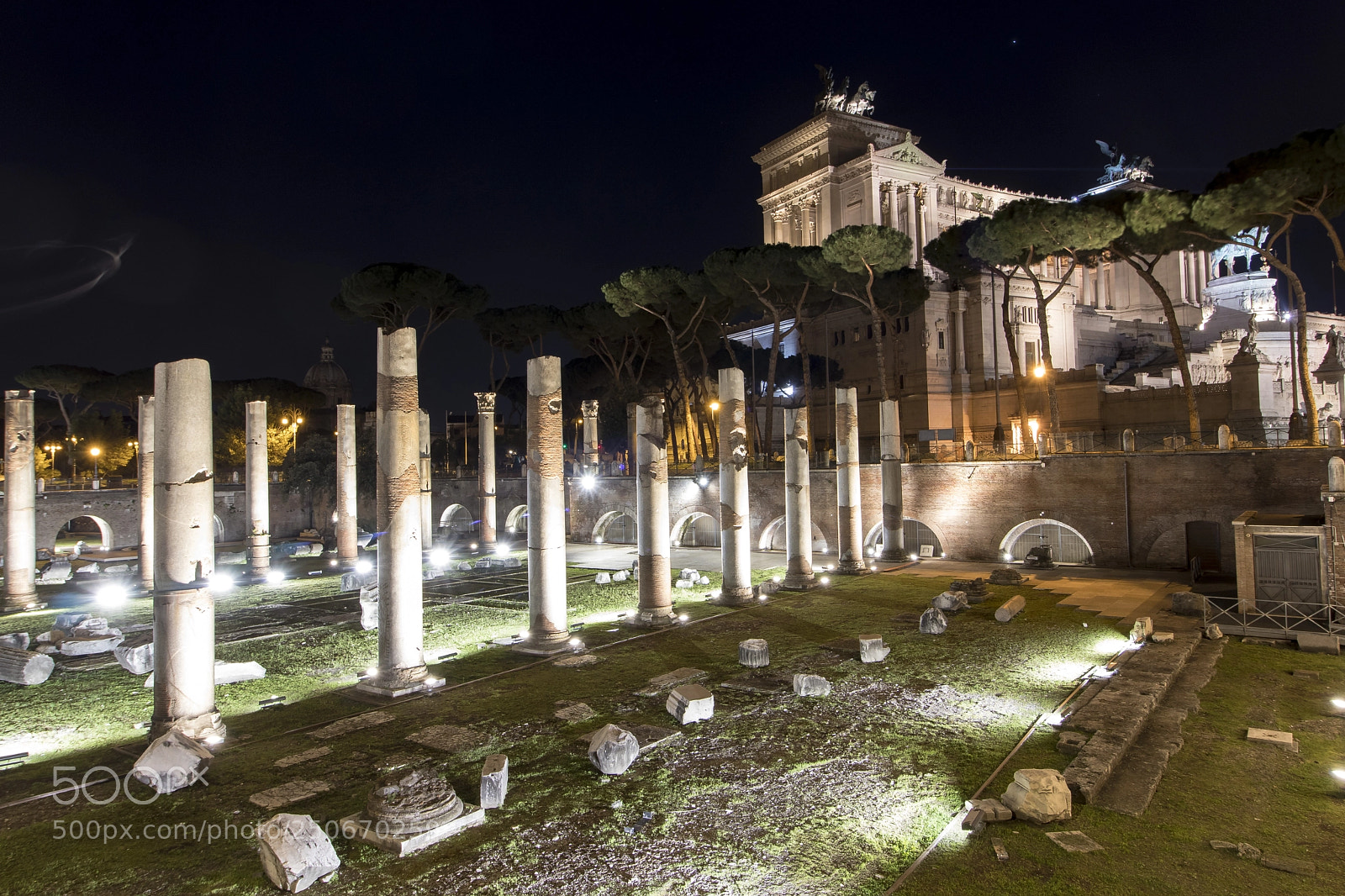 Canon EOS 77D (EOS 9000D / EOS 770D) sample photo. Foro traiano by night photography
