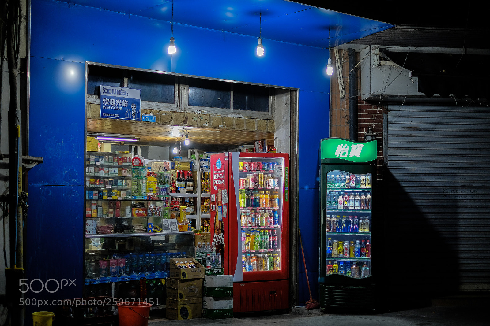 Fujifilm X-Pro2 sample photo. Blue red and green photography