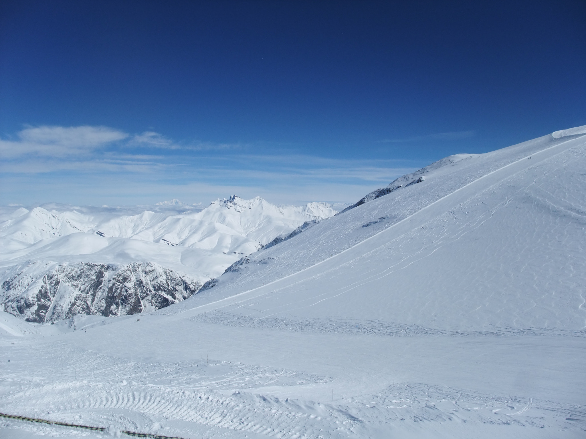 Fujifilm FinePix F100fd sample photo. Les deux alps () photography