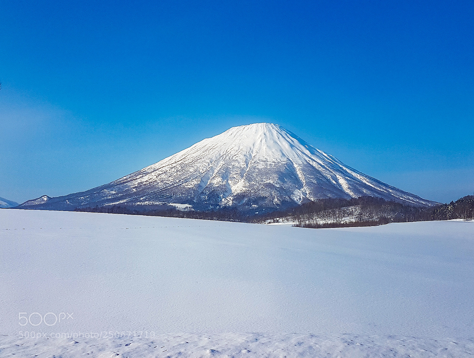 Samsung Galaxy S7 Edge sample photo. Niseko volcano capped in photography