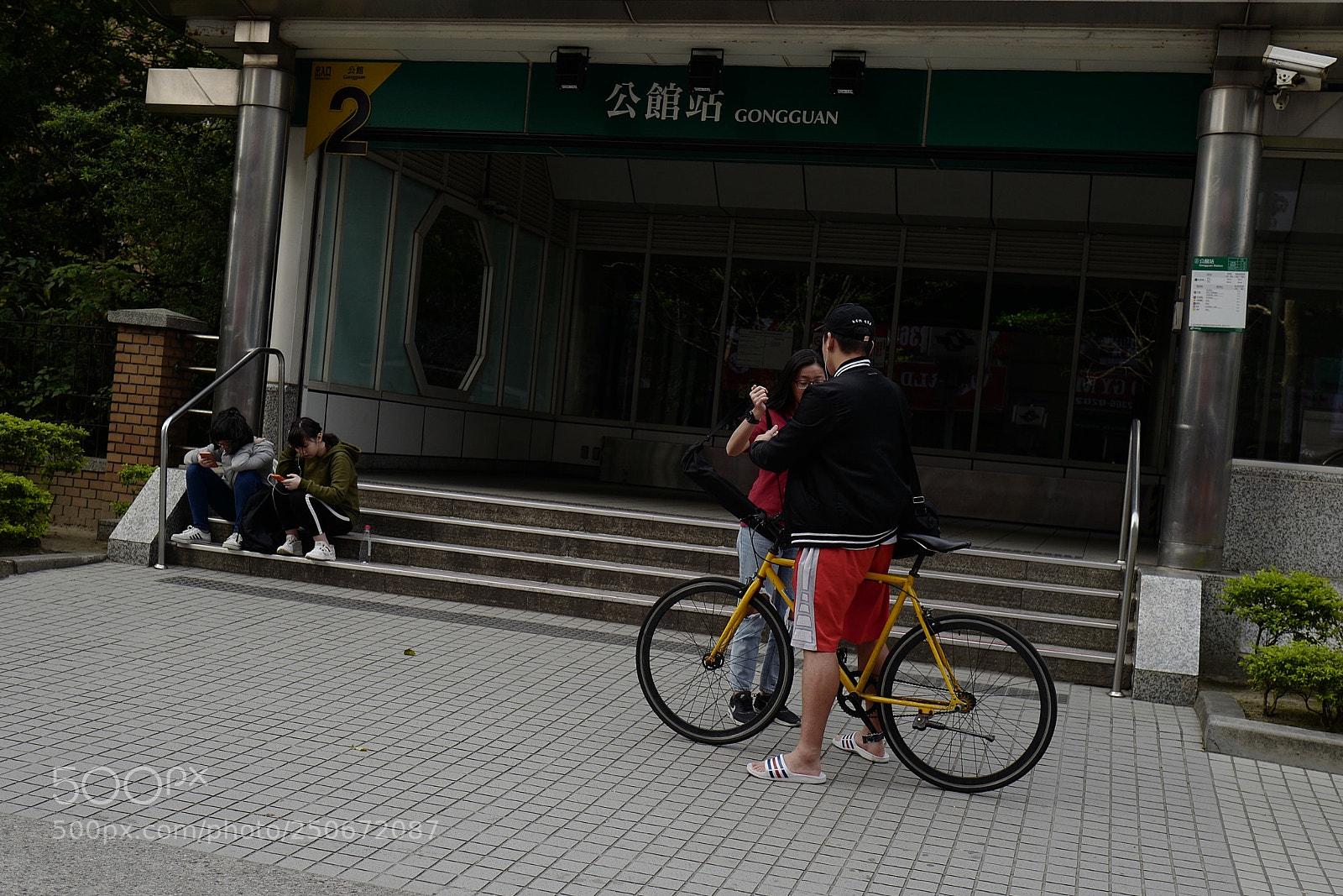 Leica Q (Typ 116) sample photo. 告白之小情侶依依不捨 photography