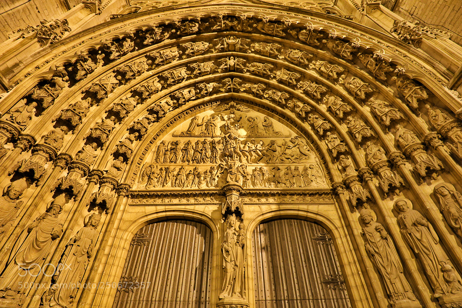 Canon EOS 5D Mark IV sample photo. Gothic entrance photography