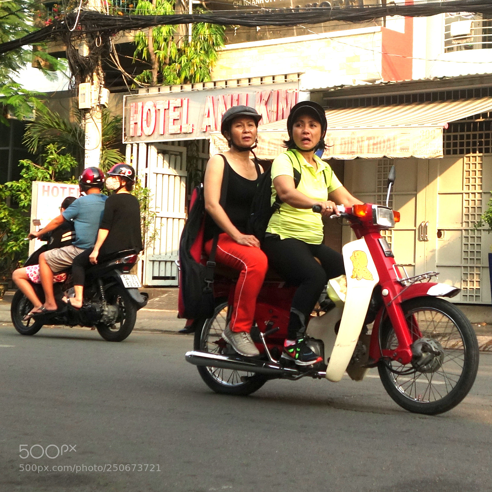 Sony Cyber-shot DSC-RX100 II sample photo. Vn people lot() photography