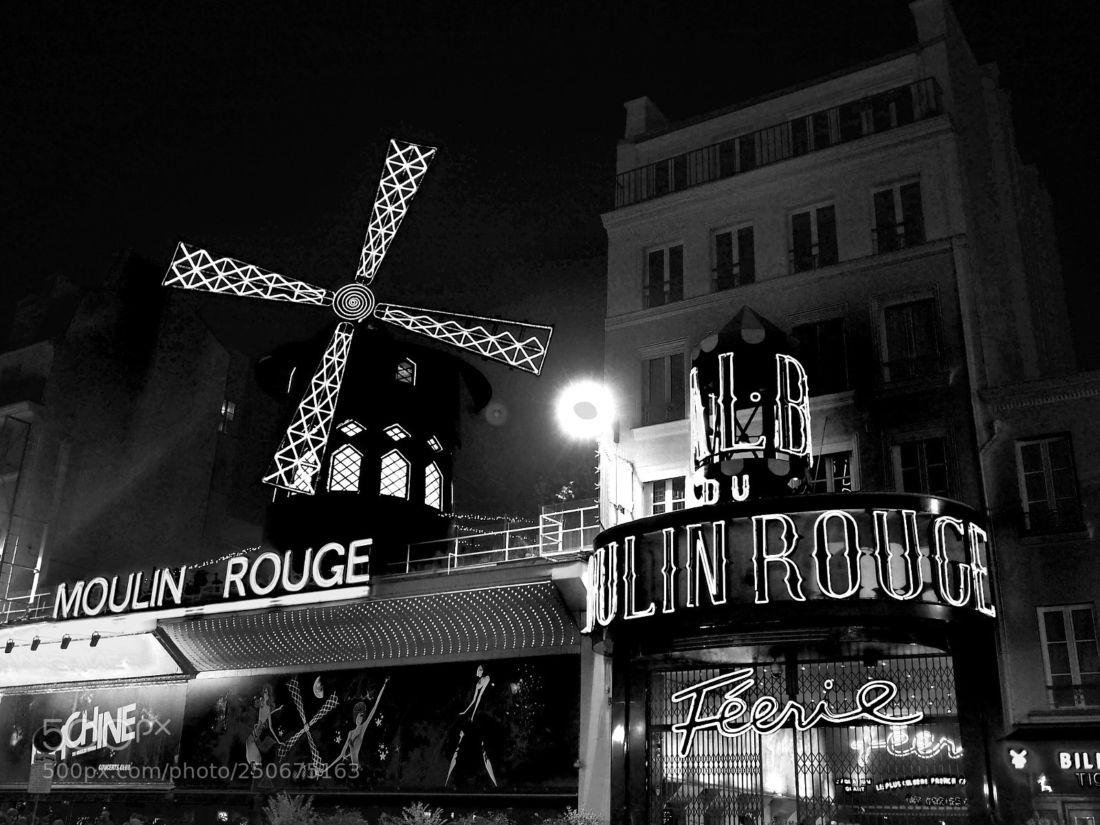 Olympus OM-D E-M5 sample photo. Le moulin..rouge photography