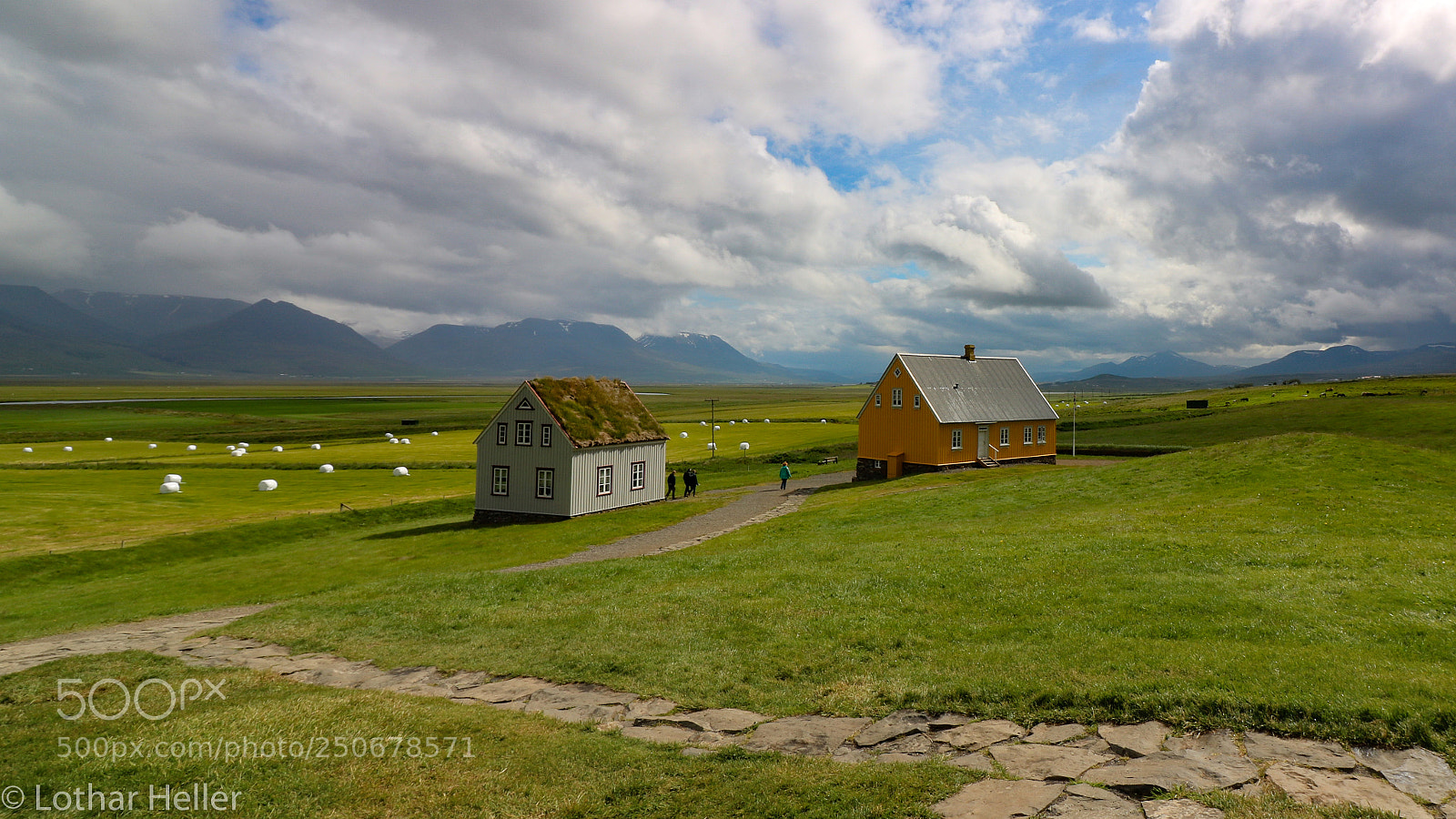 Canon EOS 750D (EOS Rebel T6i / EOS Kiss X8i) sample photo. Iceland houses photography