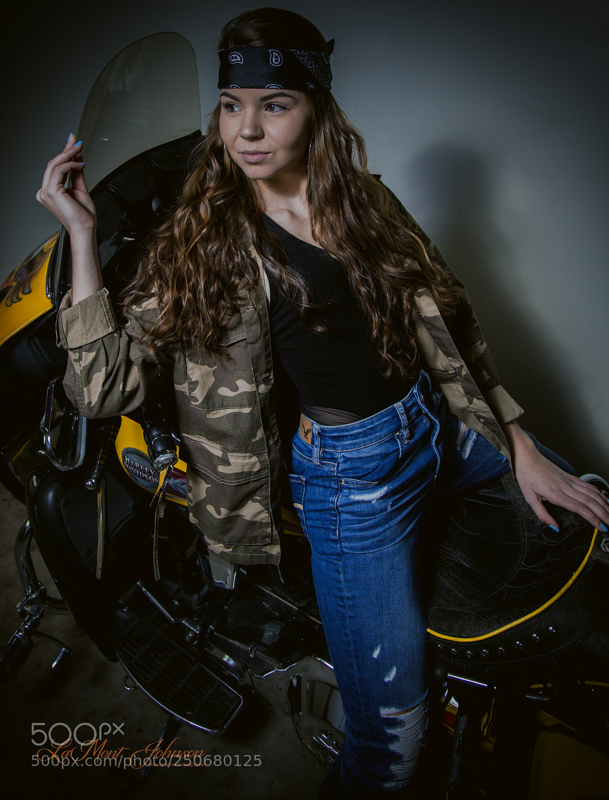 Canon EOS 5D Mark II sample photo. The urban look on photography