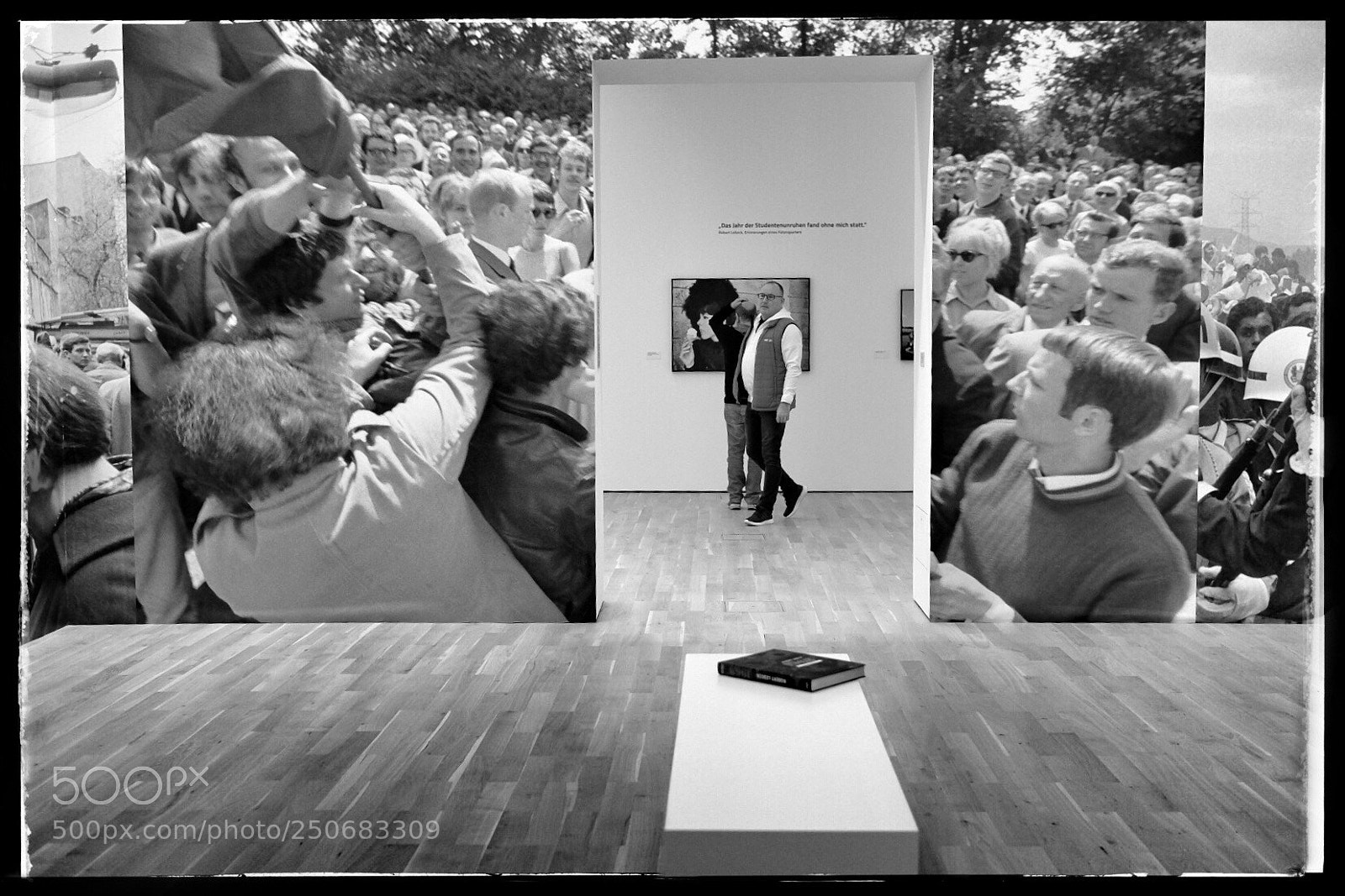 Fujifilm X-E2 sample photo. Exhibition photography