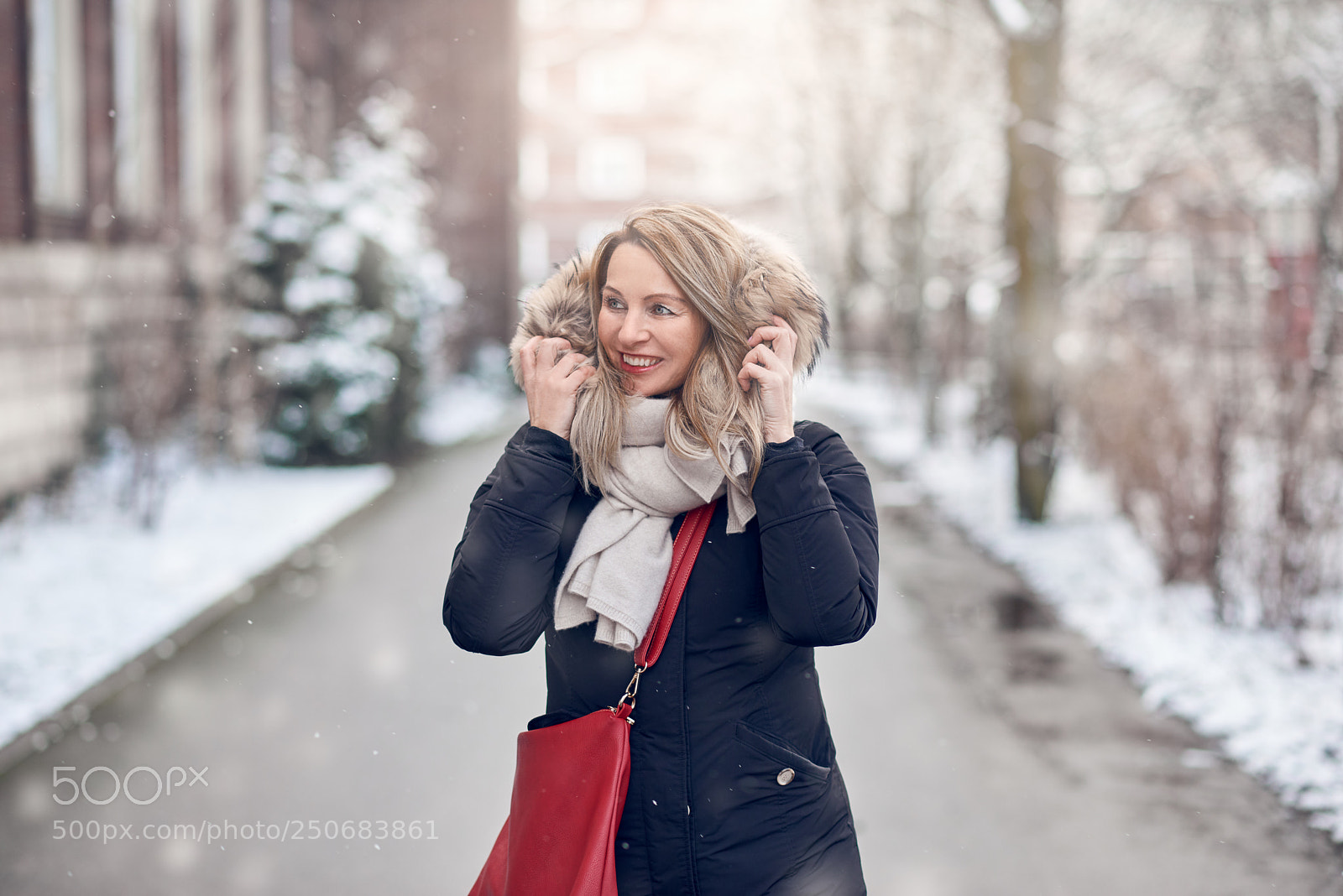 Nikon D800 sample photo. Smiling young woman walking photography