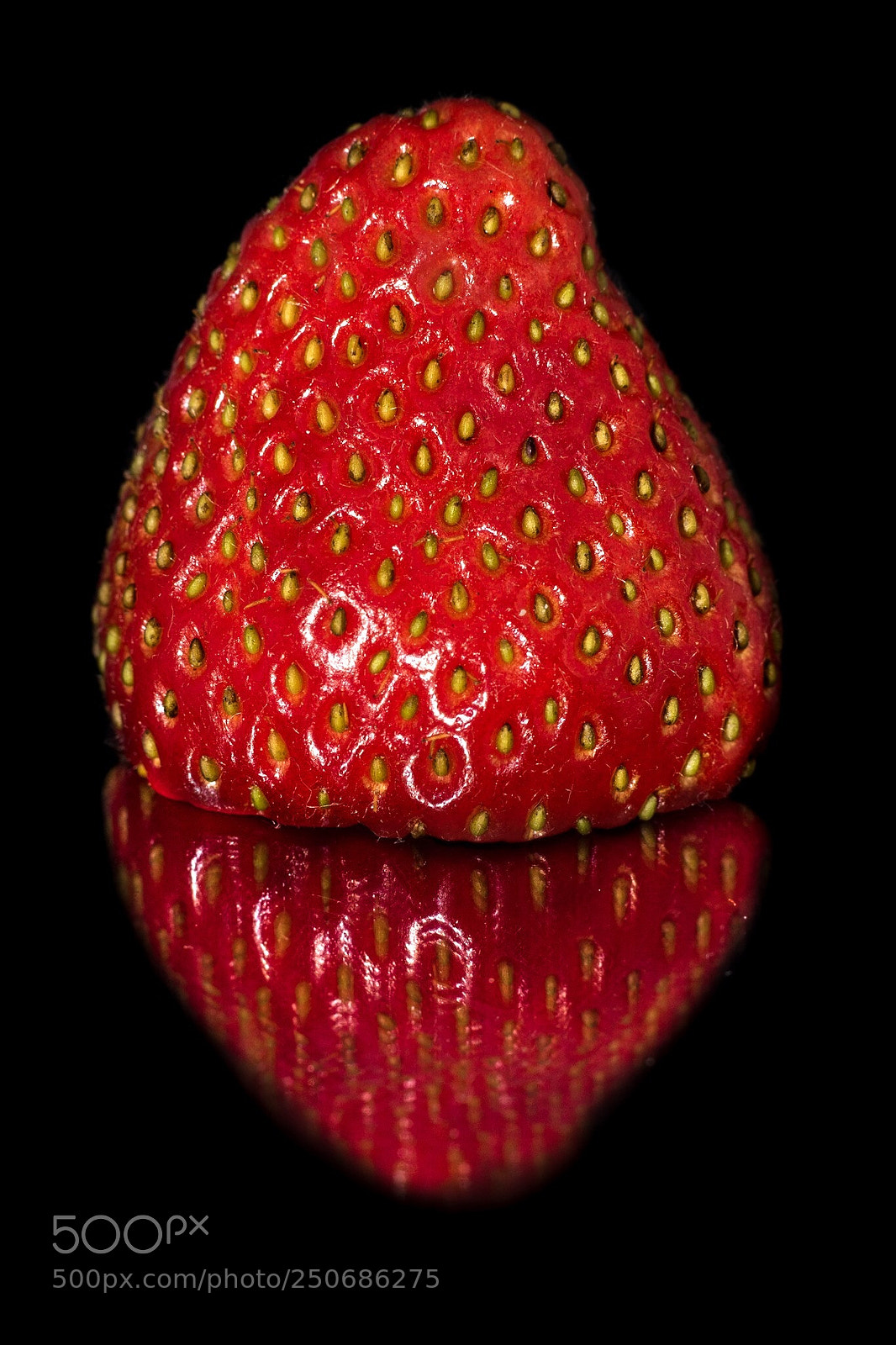Canon EOS 750D (EOS Rebel T6i / EOS Kiss X8i) sample photo. Strawberry! photography