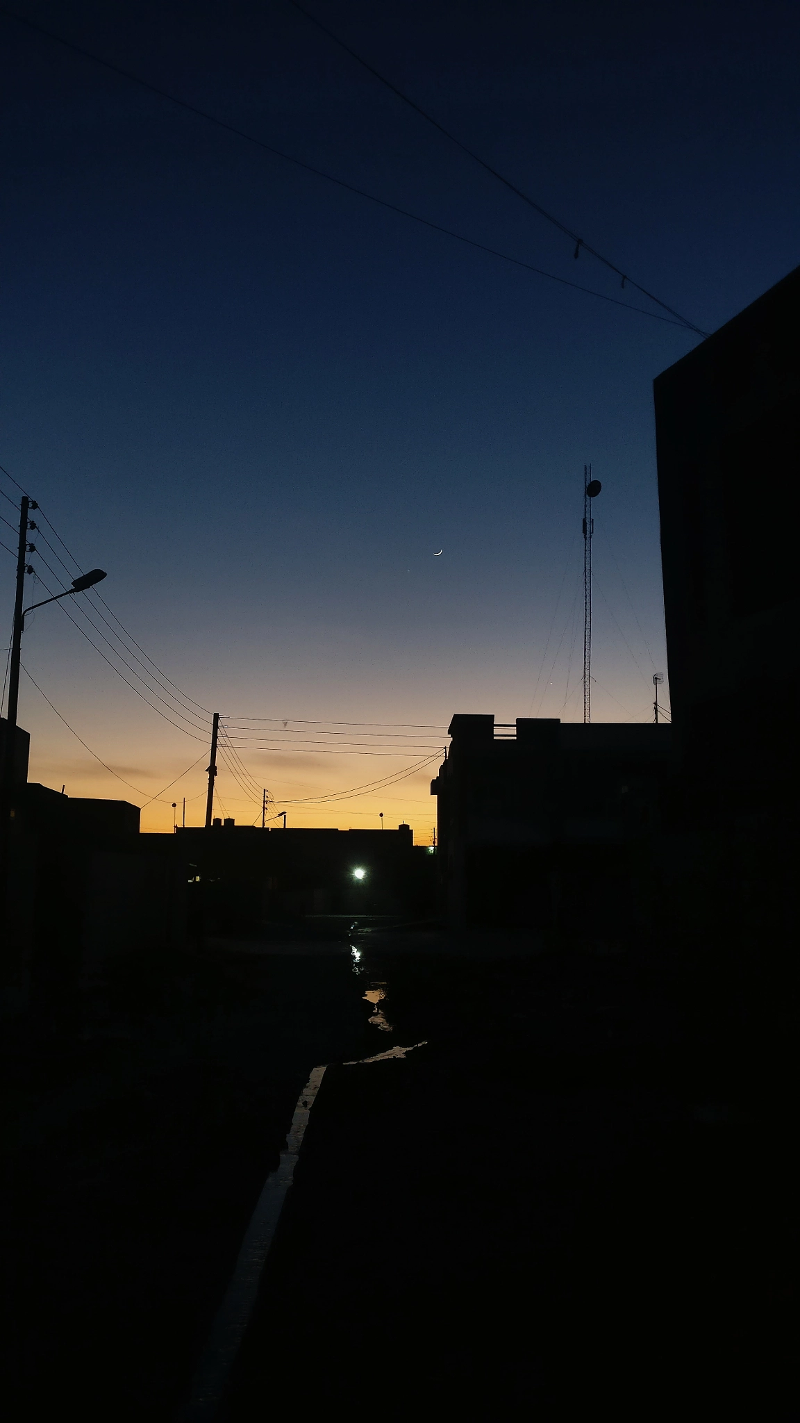 OnePlus A3010 sample photo. The moon 🌒 | القمر photography