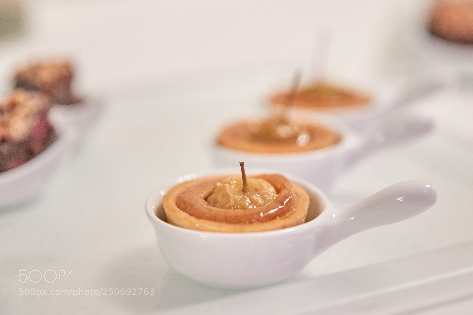 Canon EOS-1D X Mark II sample photo. Apple cake photography