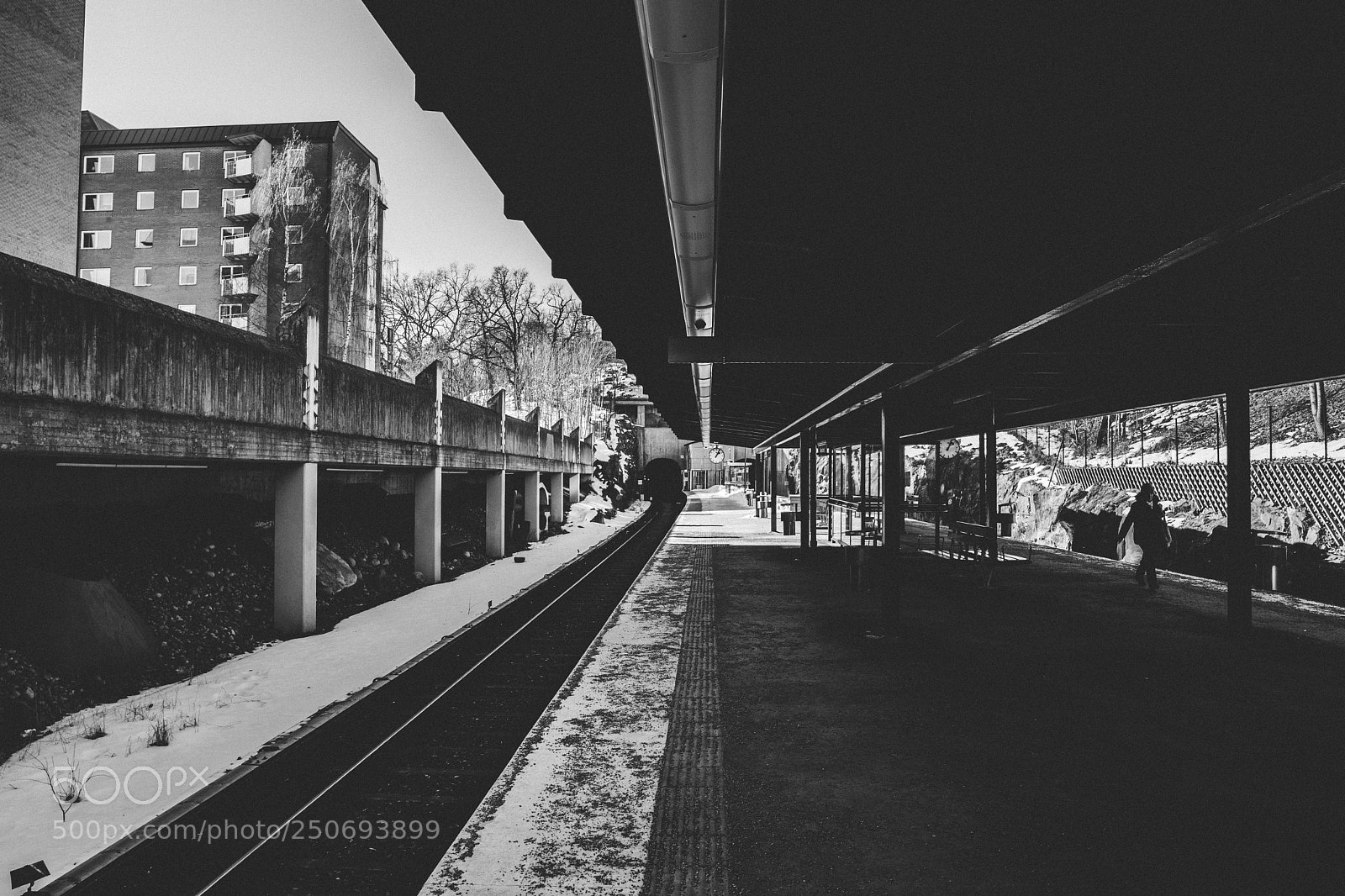 Sony a5100 sample photo. Waiting for the train photography