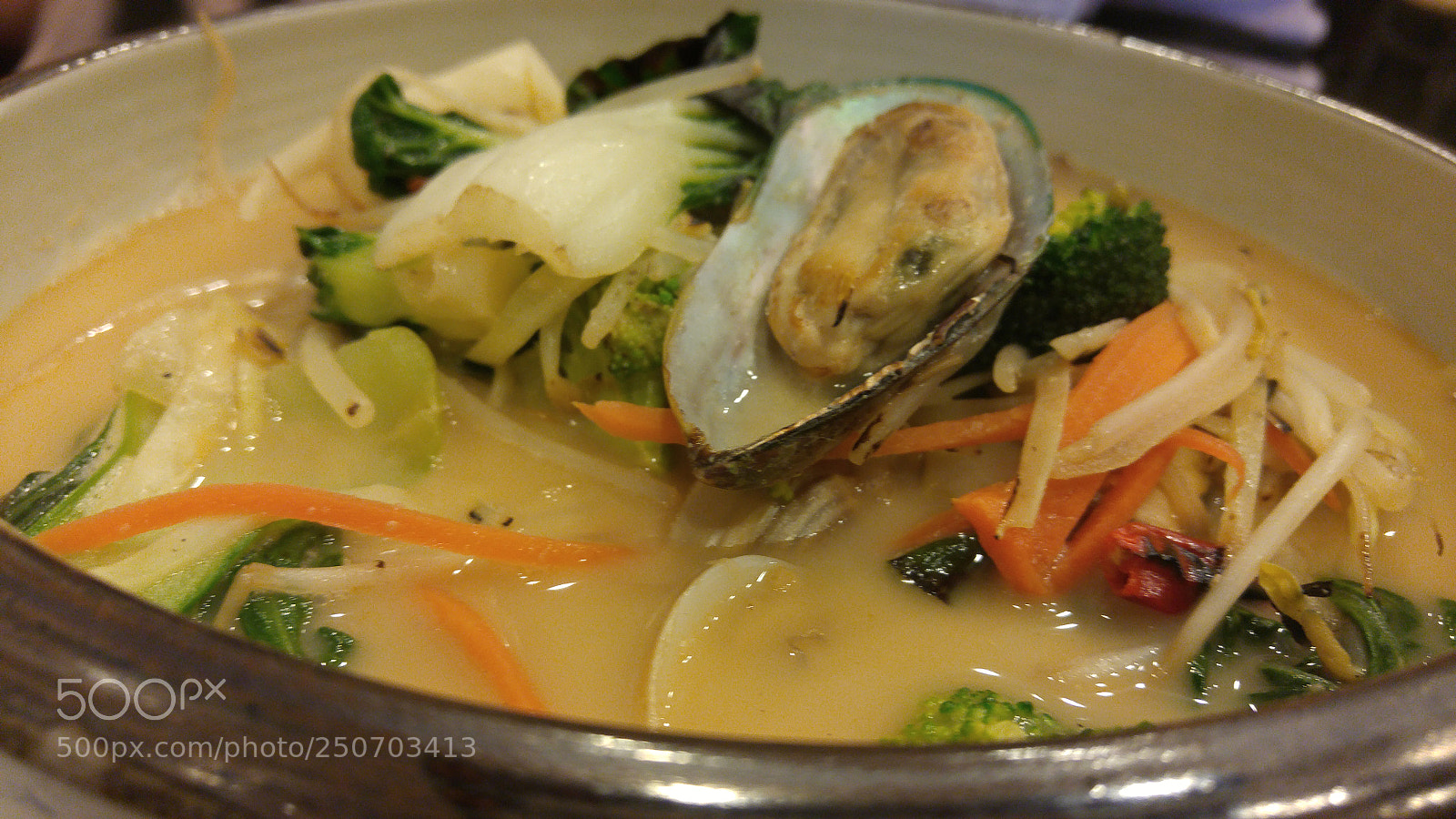 LG G4 sample photo. Korean seafood noodle soup photography