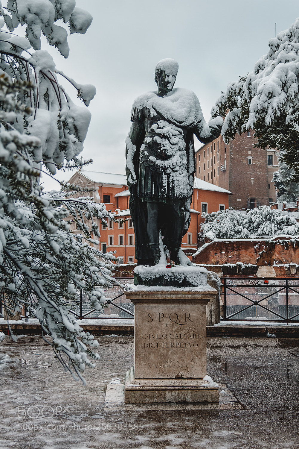 Canon EOS 500D (EOS Rebel T1i / EOS Kiss X3) sample photo. Rome under the snow photography