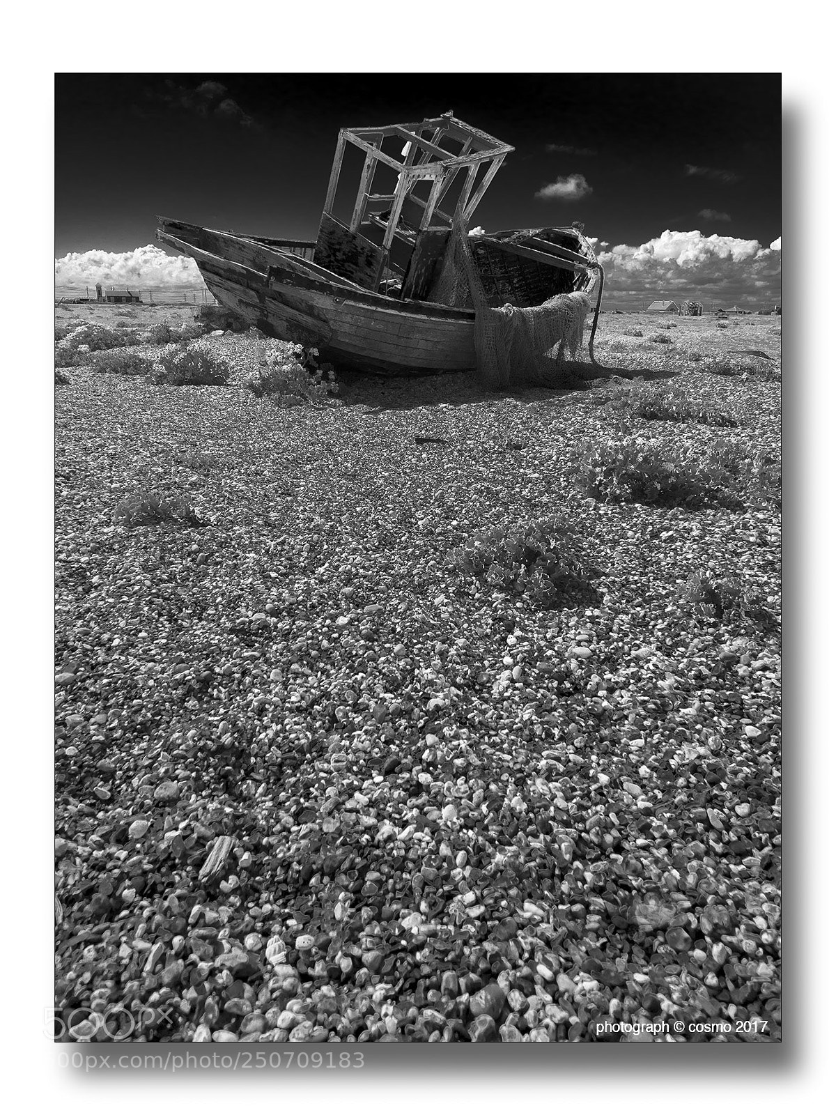 Panasonic Lumix DMC-GX8 sample photo. Beached boat. photography