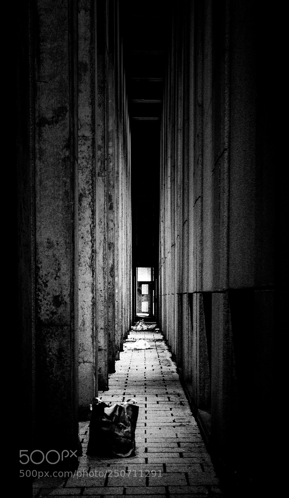 Pentax K-S2 sample photo. Le corridor photography