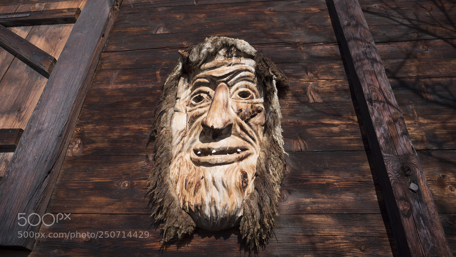 Panasonic Lumix DC-G9 sample photo. Holzmaske an stadelwand photography